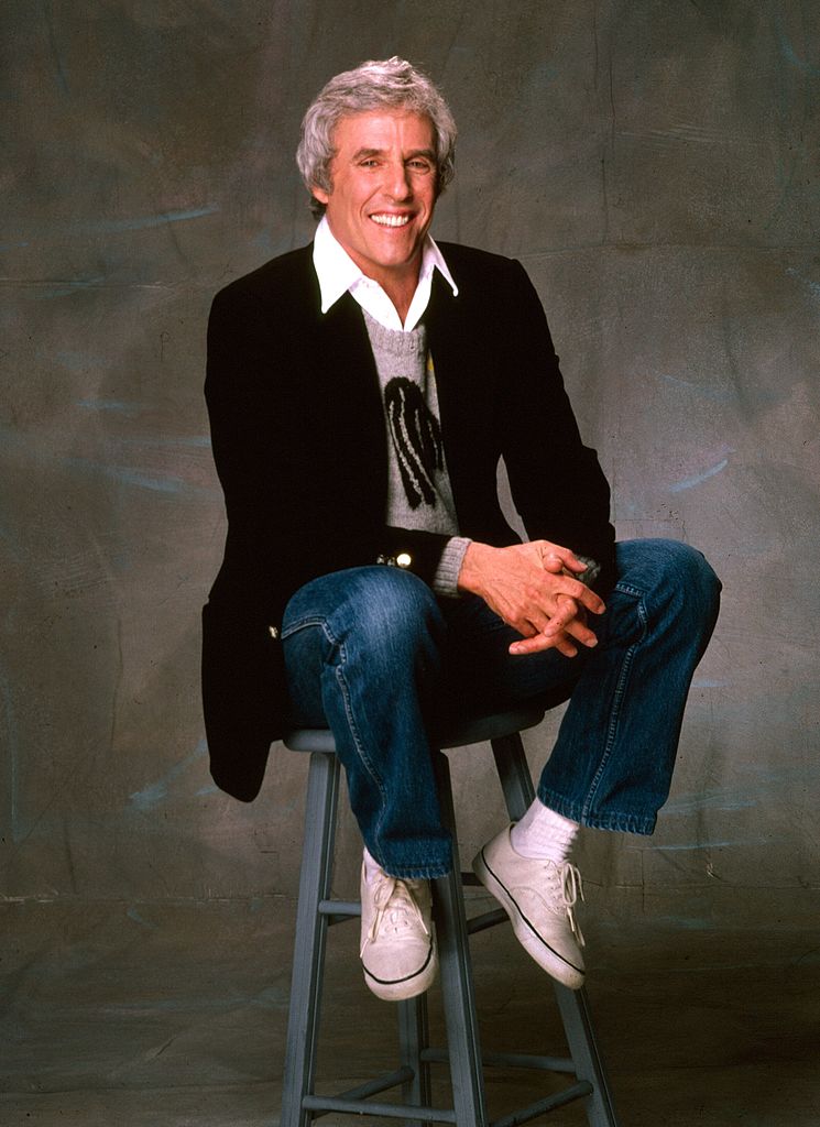 Le compositeur et producteur Burt Bacharach pose pour un portrait en 1987 à Los Angeles, Californie. | Source : Getty Images