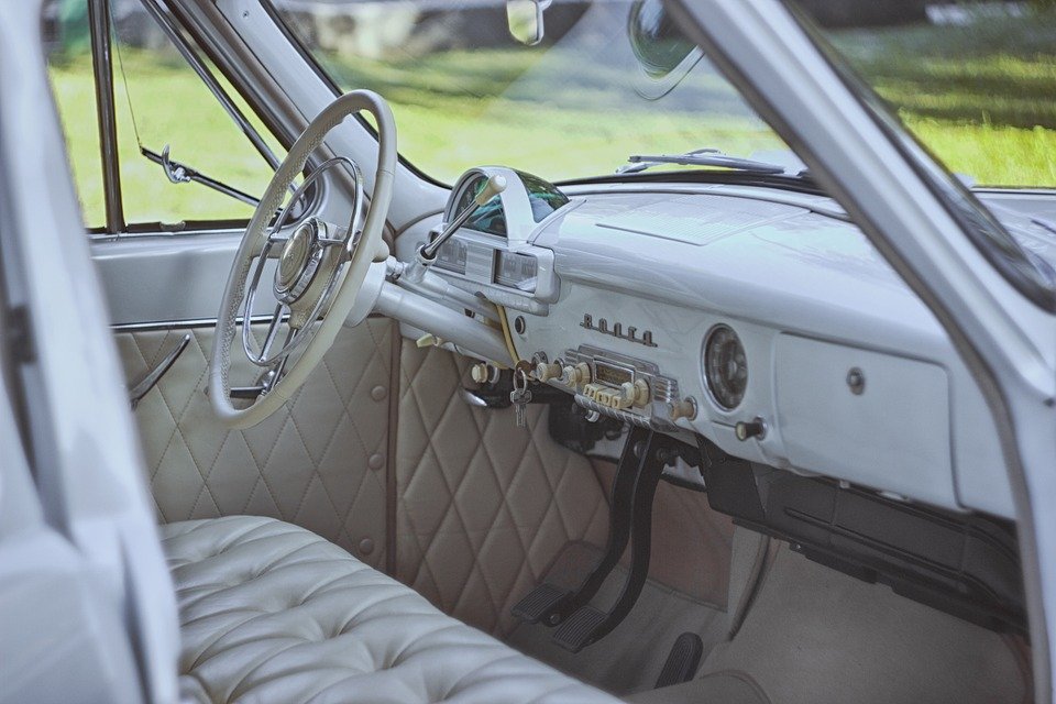 A l’intérieur de la voiture. | Photo : Pixabay