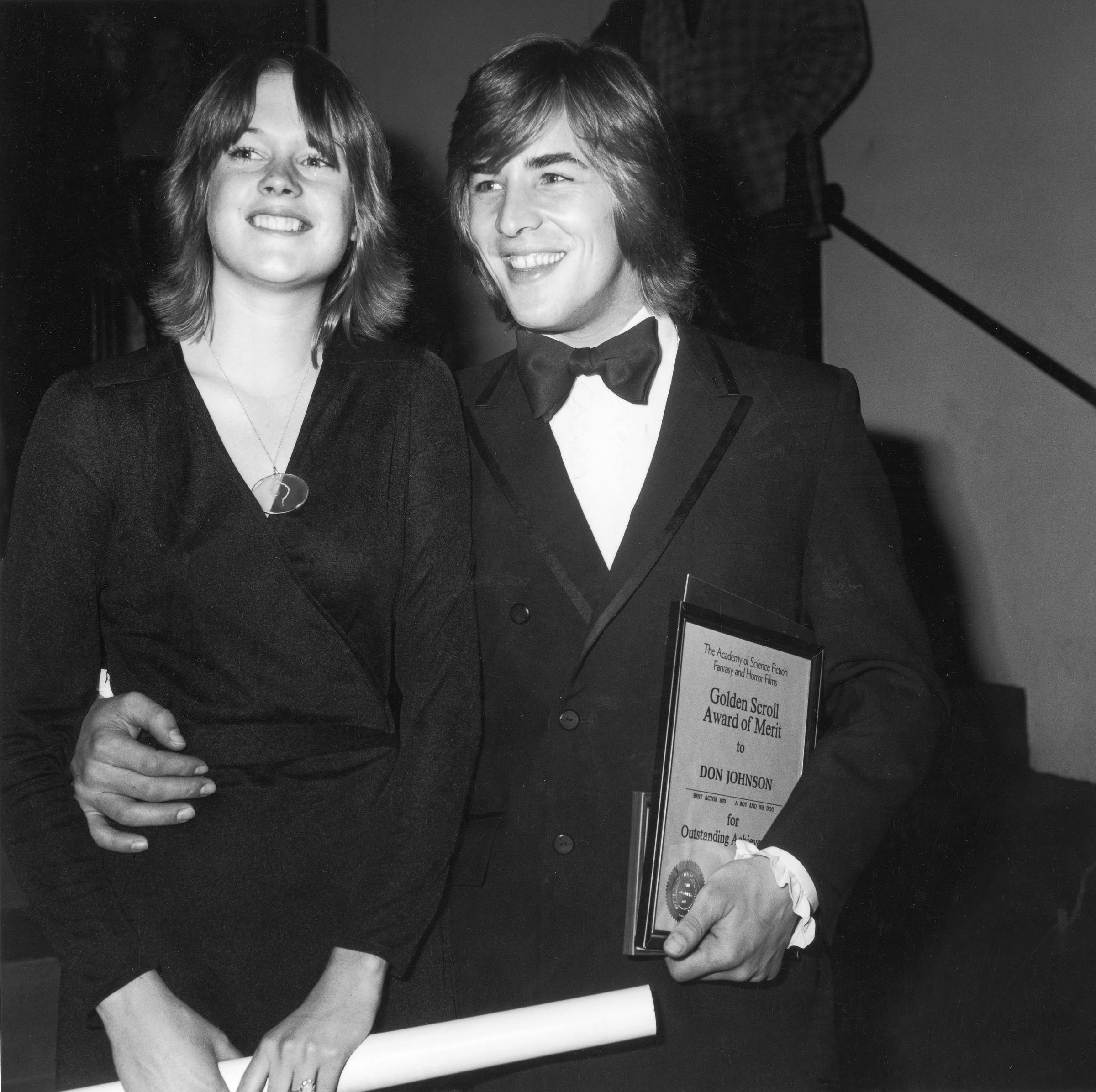 Melanie Griffith et Don Johnson lors de la remise des prix de l'Académie des films de science-fiction, de fantaisie et d'horreur, le 1er février 1976, à Los Angeles, en Californie. | Source : Getty Images