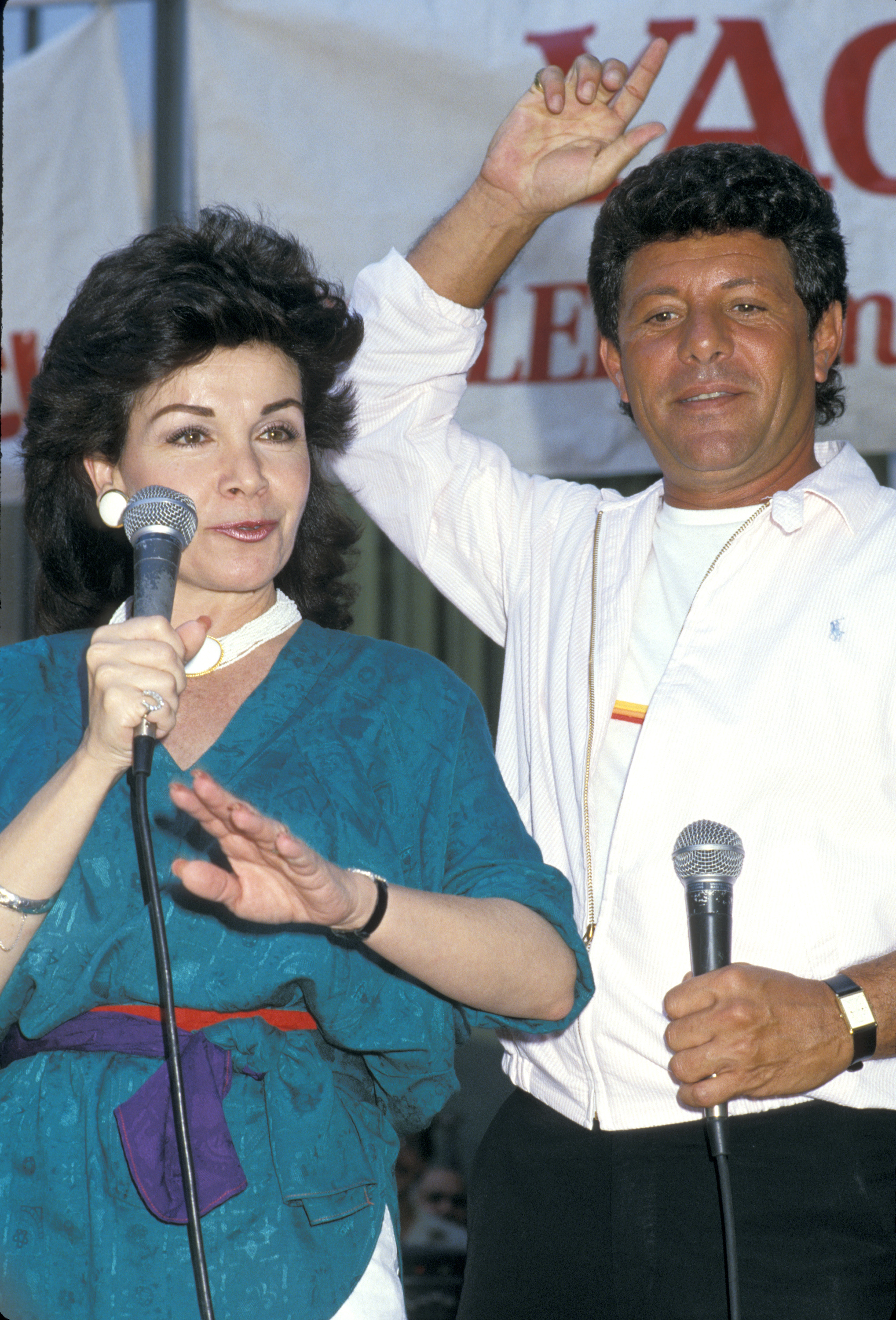 Annette Funicello et ses covedettes lors de la première fête annuelle de Yago Beach et de la promotion de "Back To The Beach", le 28 juillet 1987, à New York. | Source : Getty Images