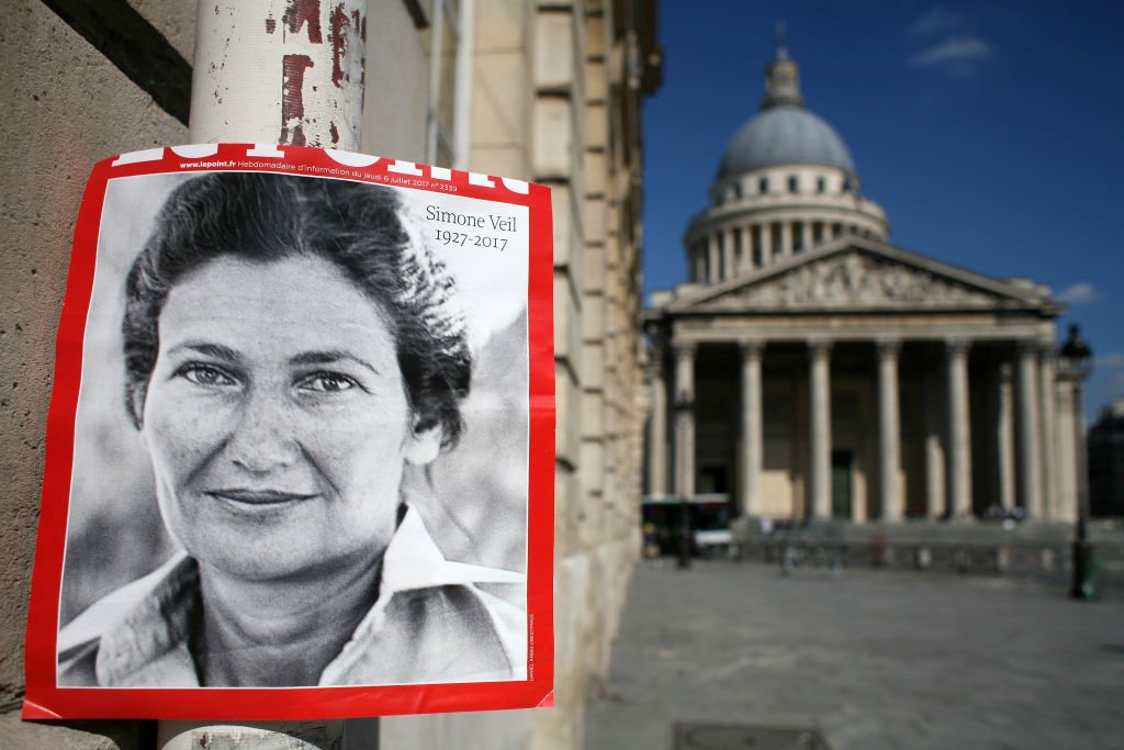 Photo en mémoire de Simone Veil.| Photo : Getty Images