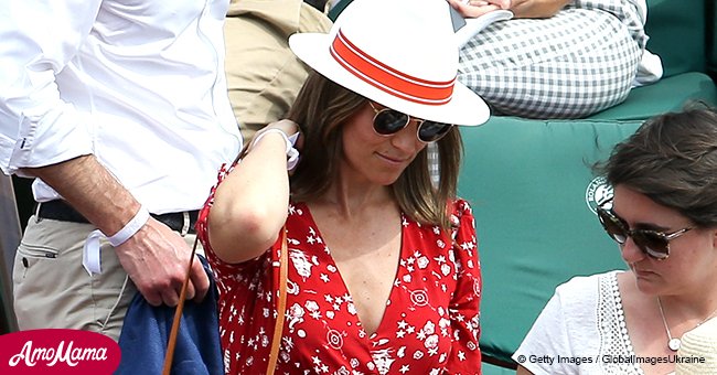 Pippa Middleton se déchaîne en robe décolletée montrant son ventre rond en France