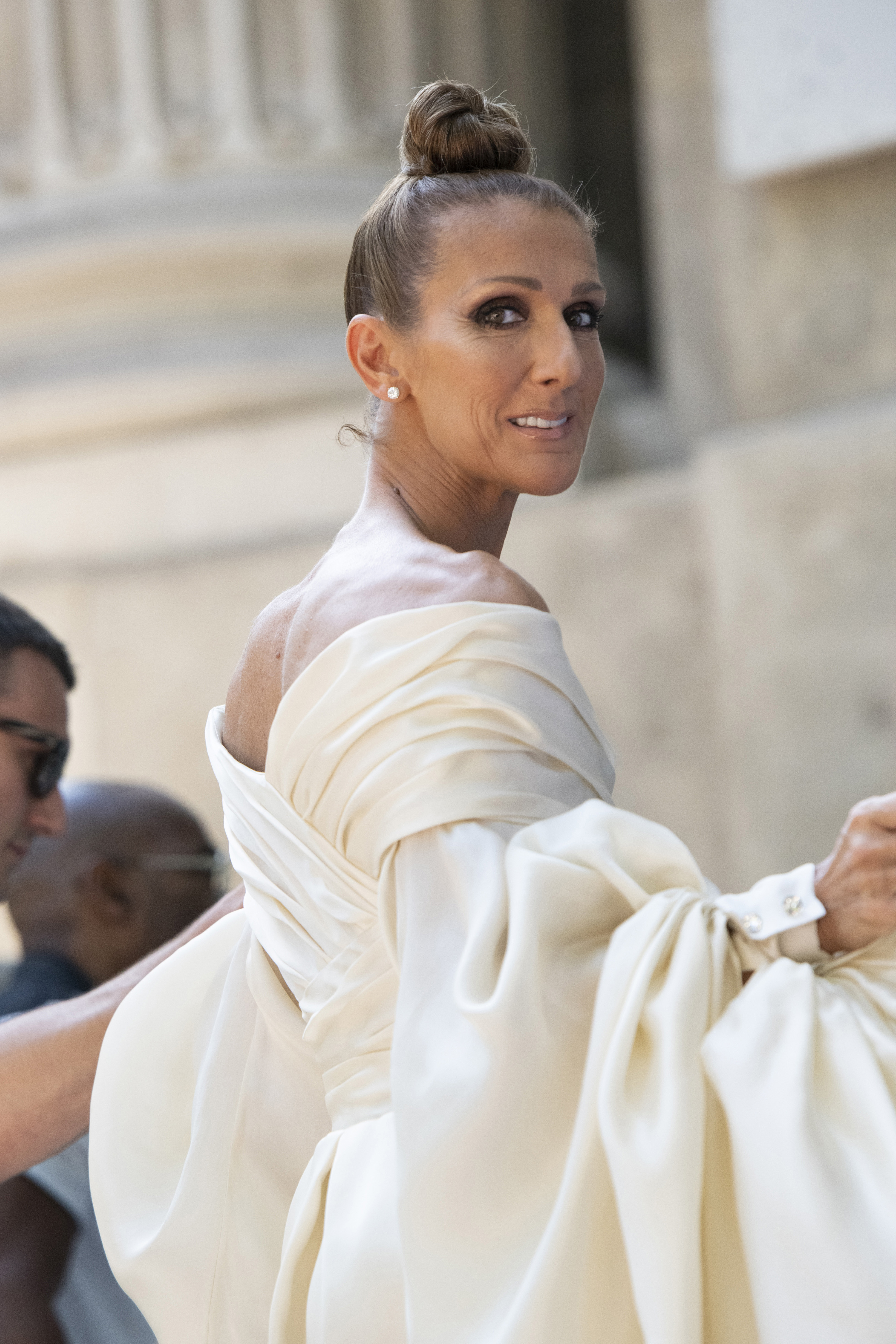 Céline Dion porte une robe Alexandre Vauthier à Paris, France, le 2 juillet 2019 | Source : Getty Images