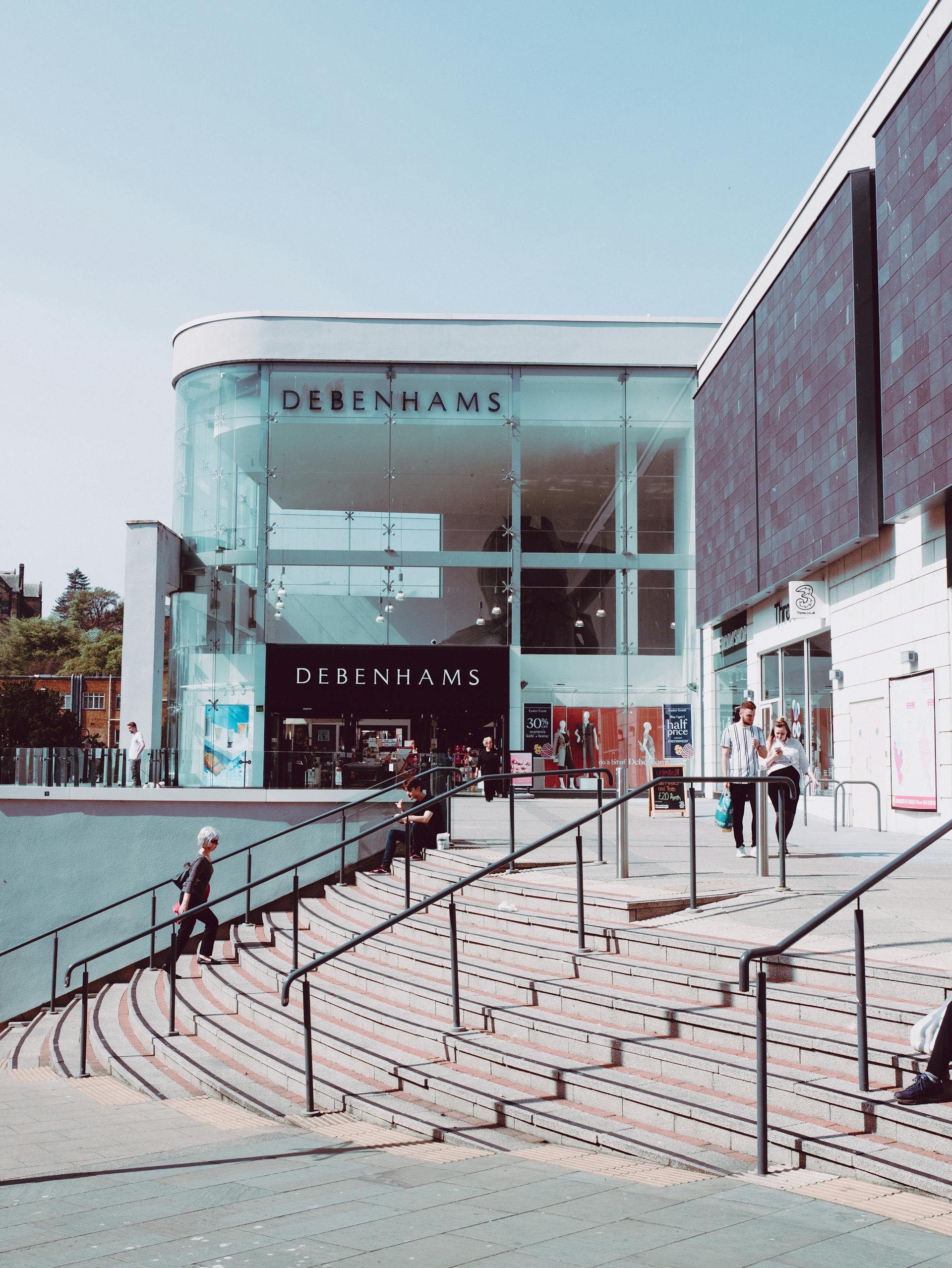 L'entrée d'un centre commercial | Source : Pexels