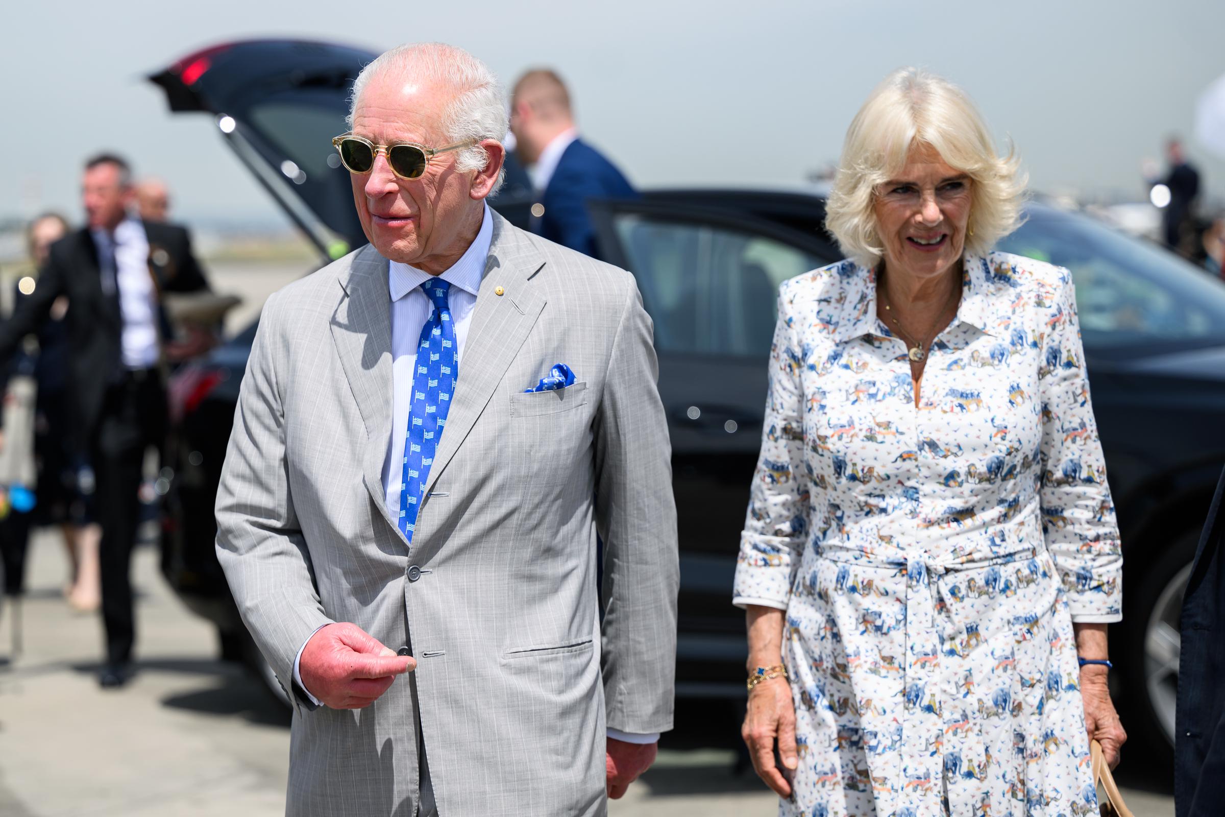 Le roi Charles III et la reine Camilla à l'aéroport Kingsford Smith de Sydney, le 23 octobre 2024, à Sydney, en Australie. | Source : Getty Images