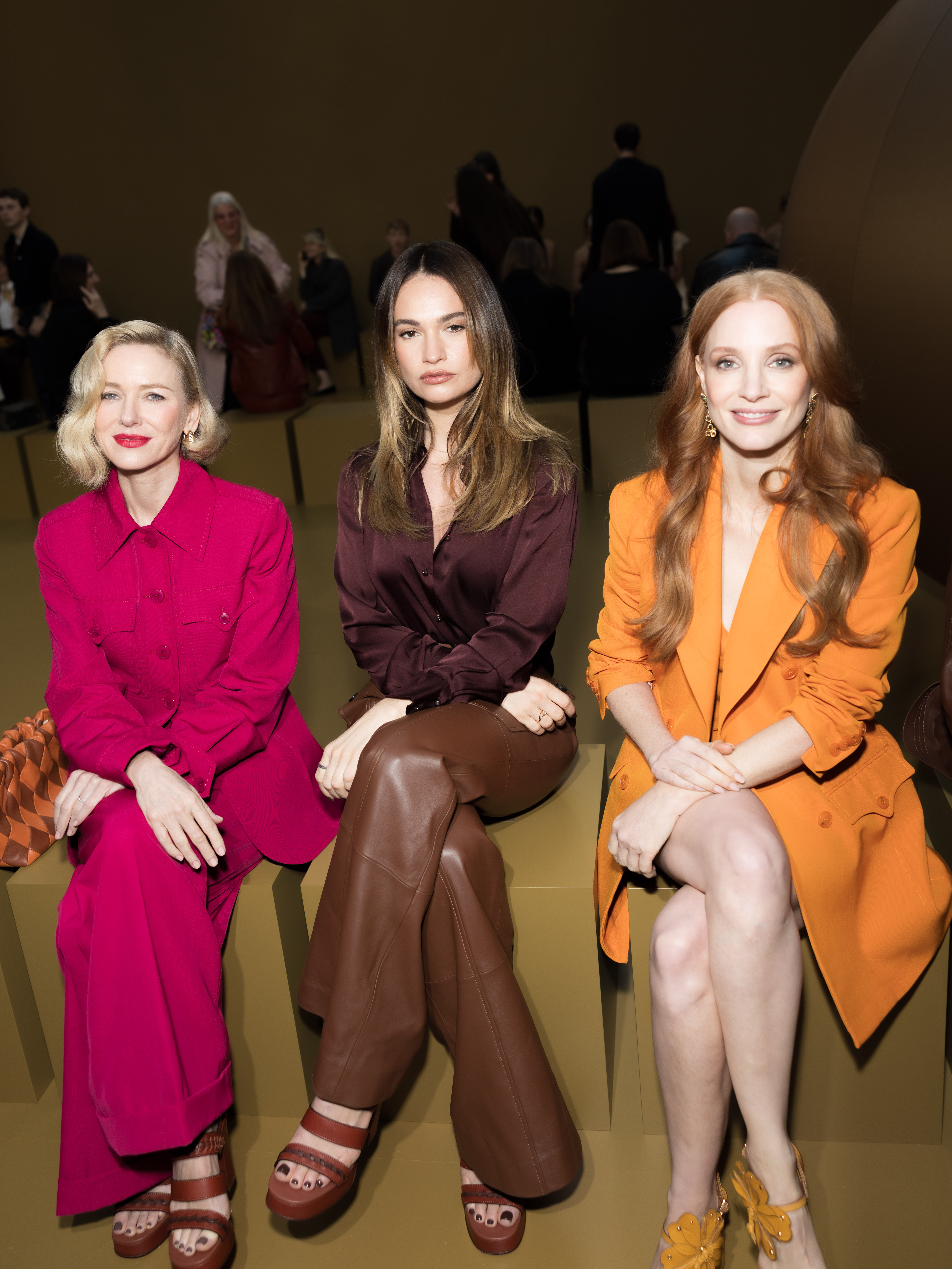 Naomi Watts, Lily James et Jessica Chastain assistent au défilé Zimmermann Womenswear Automne/Hiver dans le cadre de la Fashion Week de Paris, le 9 mars 2026 en France | Source : Getty Images