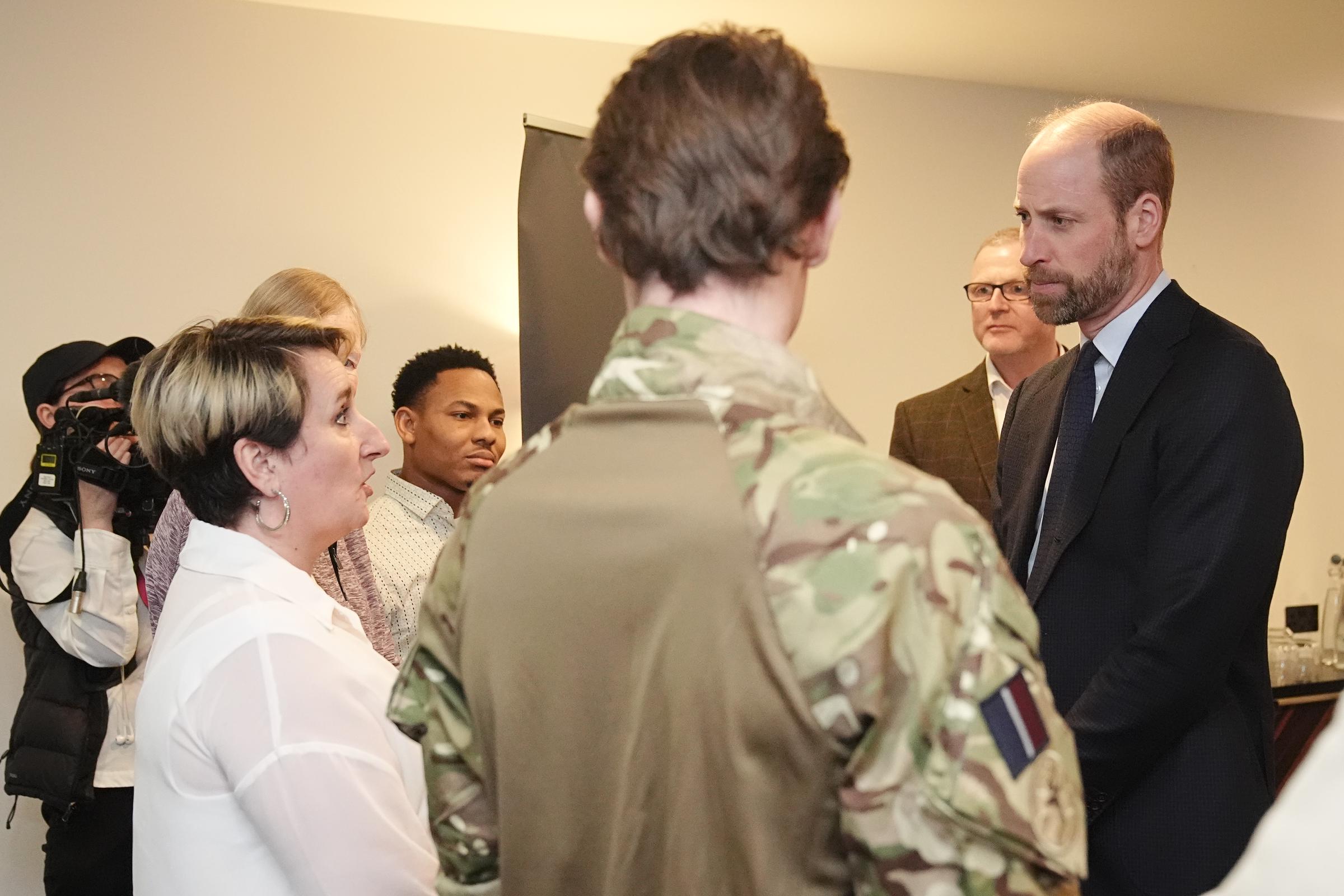 Le prince de Galles, patron du College of Paramedics, s'adresse aux participants alors qu'il assiste à la conférence inaugurale sur les urgences et les soins critiques, le 15 janvier 2025, à Birmingham, en Angleterre | Source : Getty Images