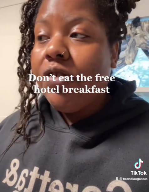 L'ancienne employée d'hôtel Brandi Augustus révèle ce qu'il ne faut PAS manger dans les restaurants | Source : tiktok.com/brandiaugustus