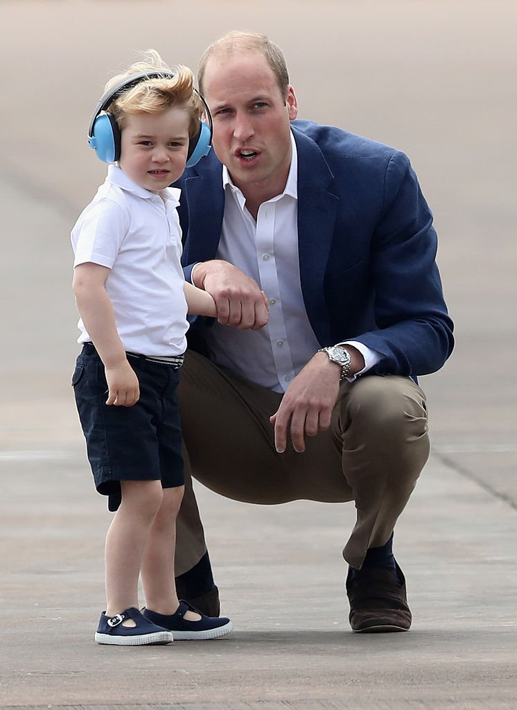 Le prince William, le duc de Cambridge et Prince George lors d'une visite au Royal International Air Tattoo à la RAF Fairford | Photo : Getty Images