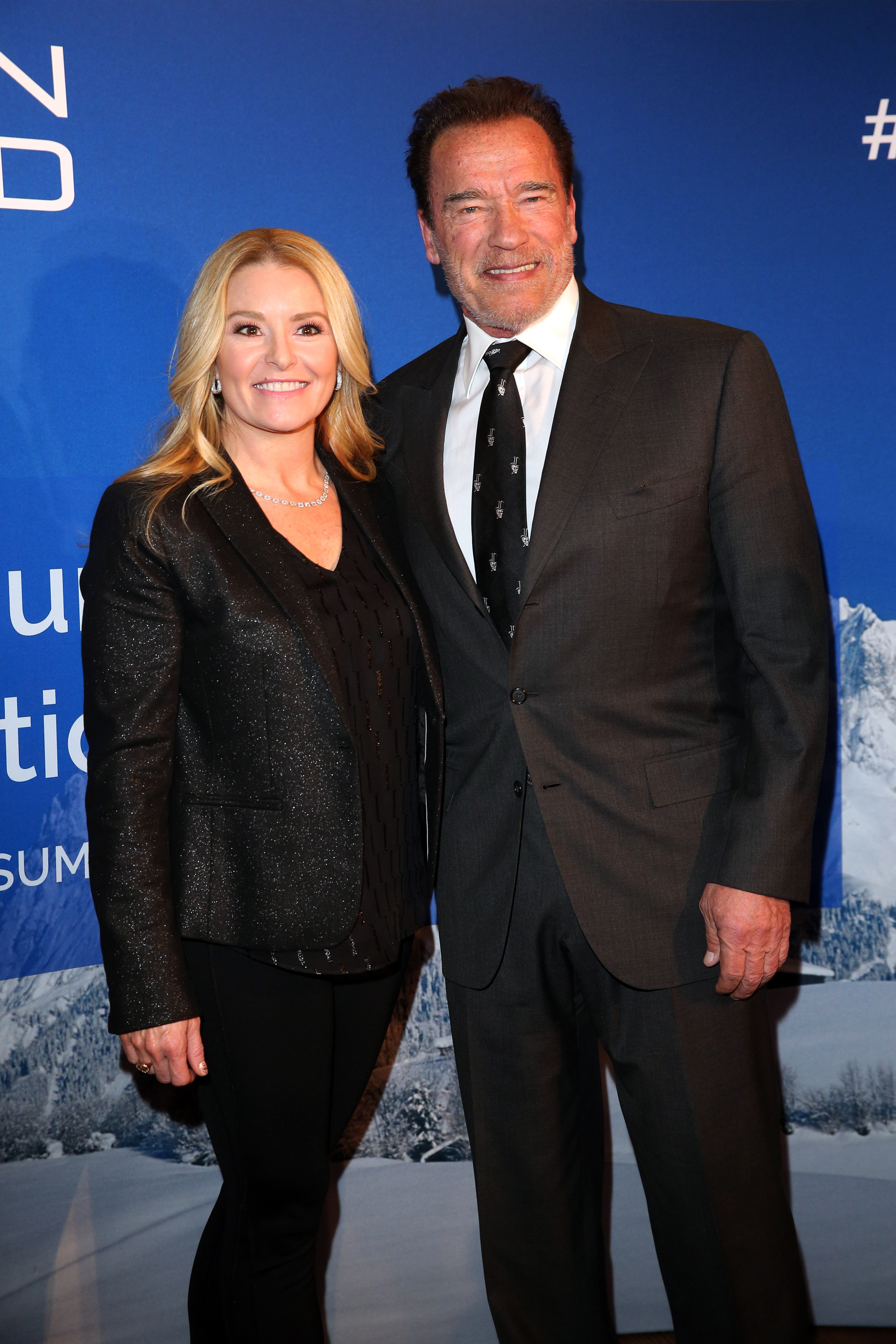 Arnold Schwarzenegger et sa petite amie Heather Milligan le 23 janvier 2020 à Kitzbuehel, en Autriche | Source : Getty Images