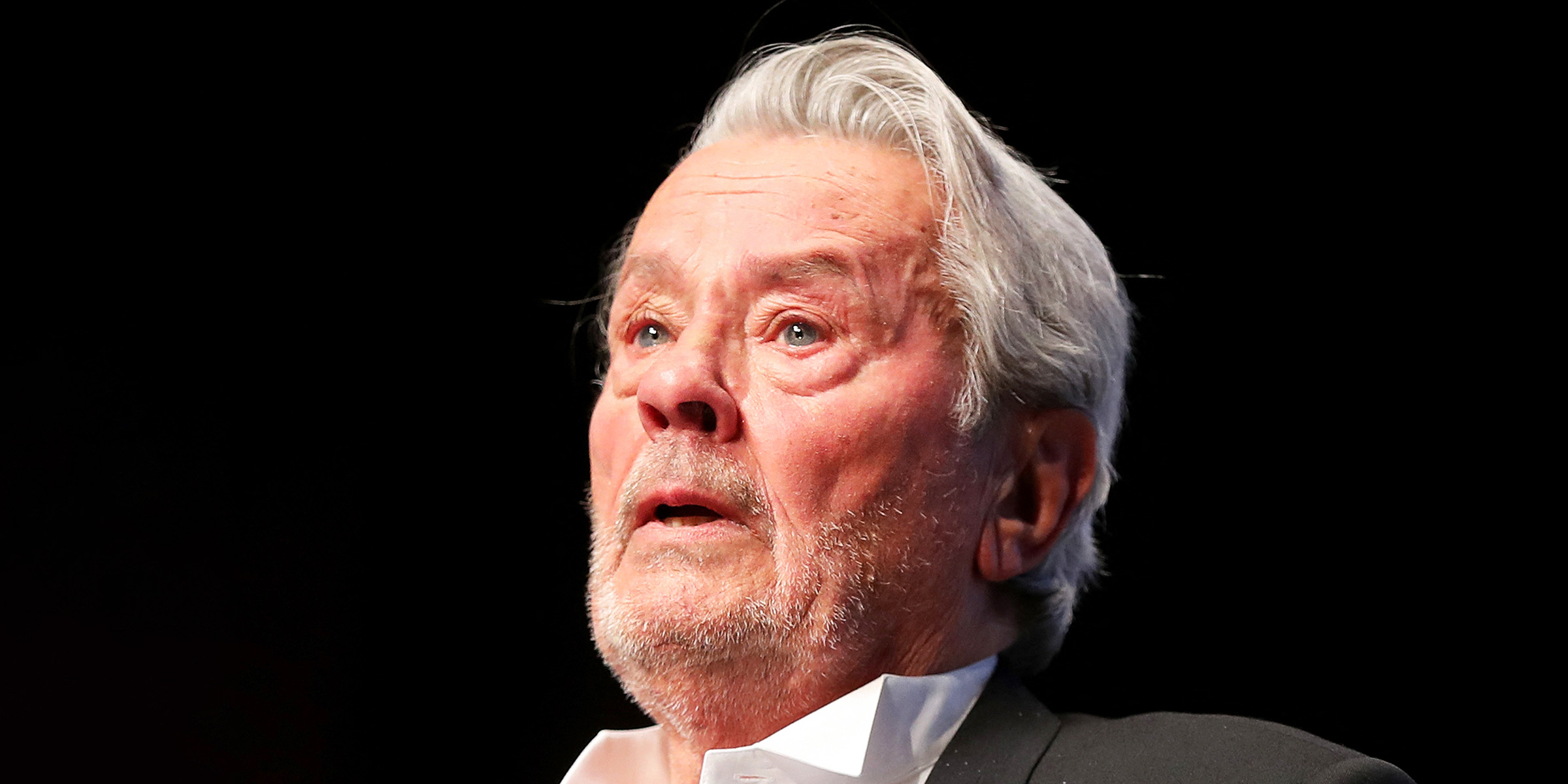 L'acteur français Alain Delon réagit après avoir reçu la Palme d'or d'honneur lors de la 72e édition du Festival de Cannes, à Cannes, dans le sud de la France, le 19 mai 2019 I Source : Getty Images