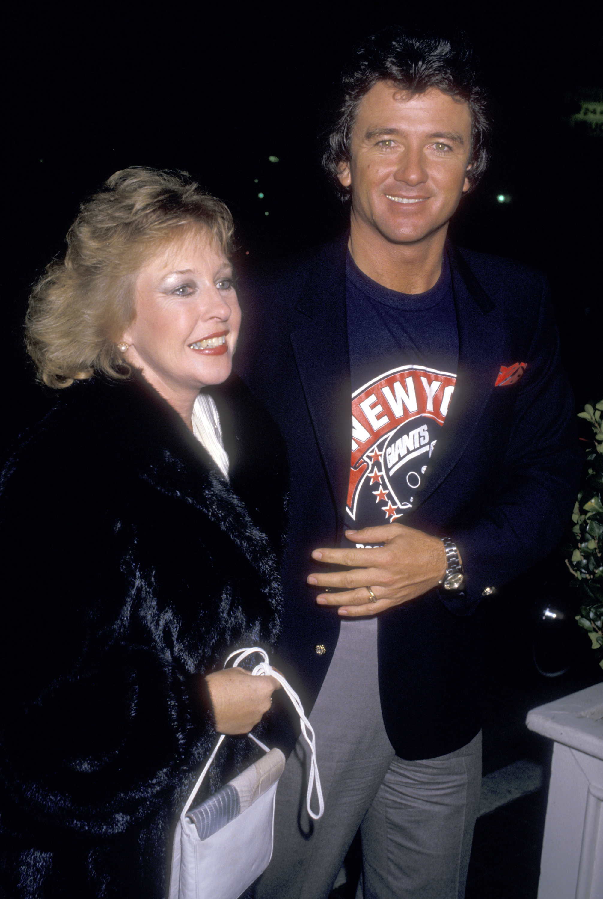 Patrick Duffy et sa femme Carlyn Rosser assistent à la soirée de visionnage du Super Bowl XXI le 25 janvier 1987 au restaurant Chasen's à Beverly Hills, en Californie. | Source : Getty Images