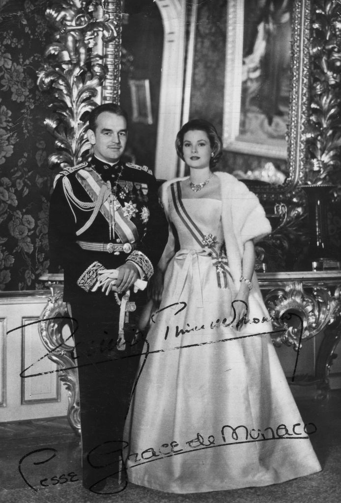 Le Prince Rainier III et Grace Kelly lors de leur mariage, 20e siècle. | Photo : Getty Images