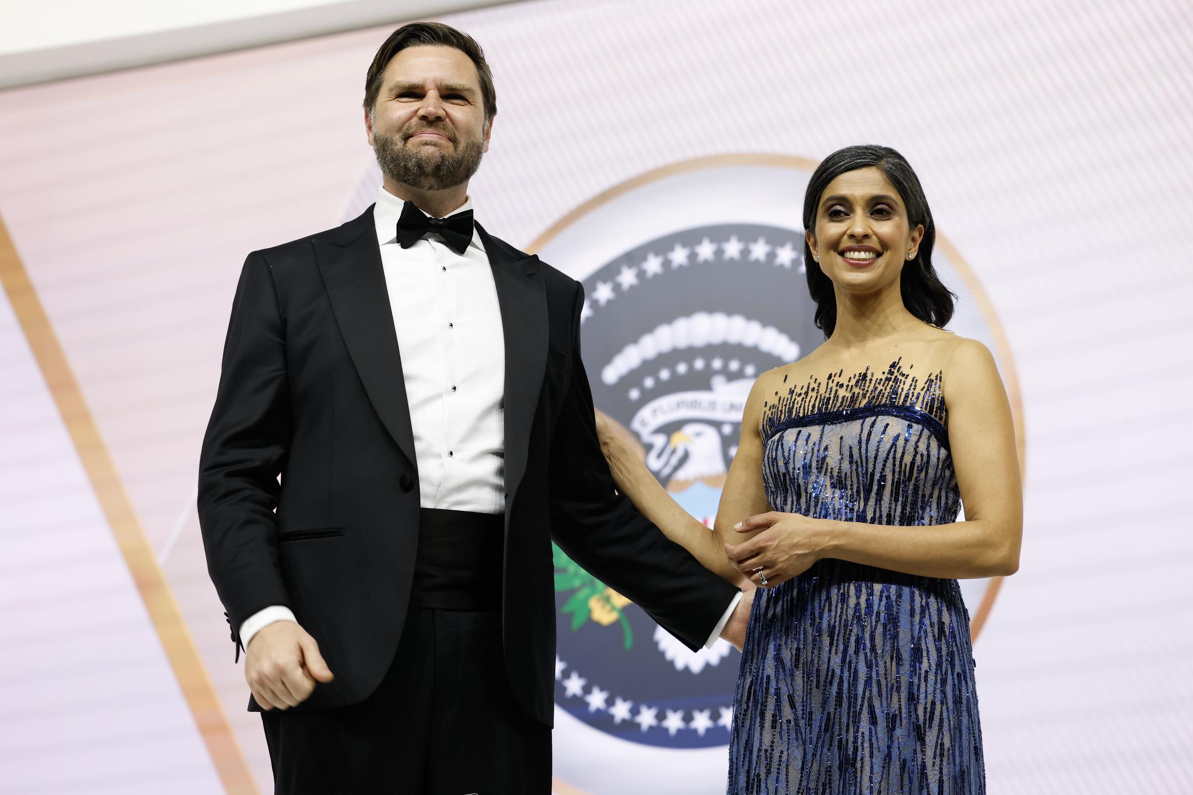 Le vice-président J.D. Vance et son épouse Usha au bal du commandant en chef, le 20 janvier 2025, à Washington, DC. | Source : Getty Images