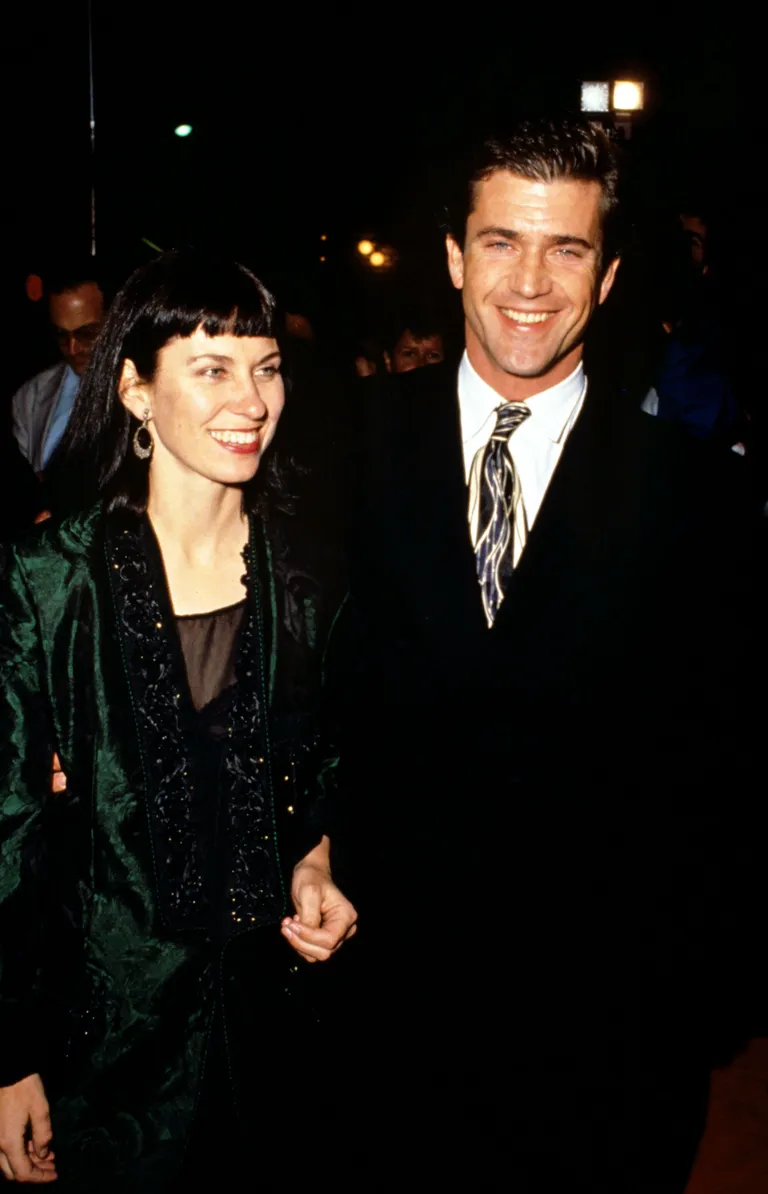 Robyn Moore et Mel Gibson lors de la première de "Hamlet" à Los Angeles le 18 décembre 1990. / Source : Getty Images