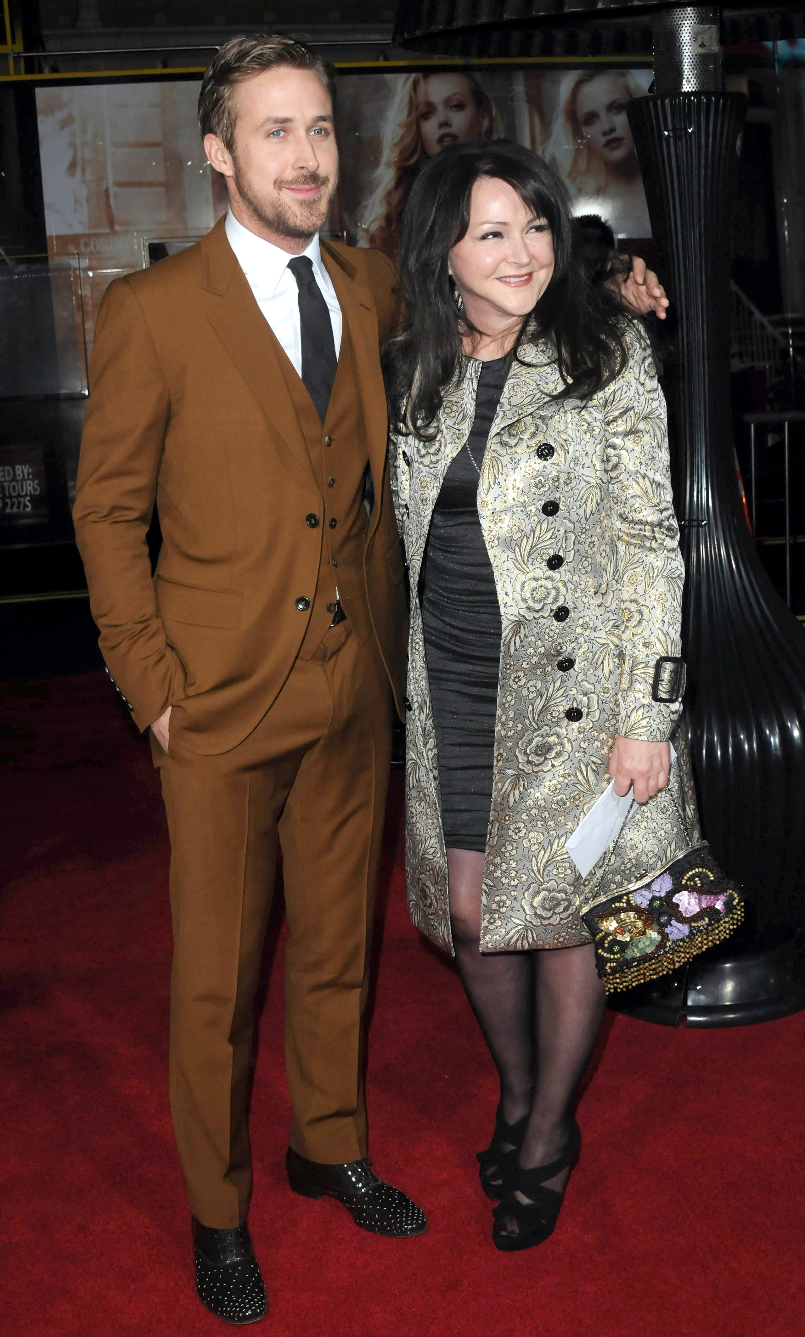 L'acteur Ryan Gosling et sa mère Donna Gosling à Hollywood, Californie le 7 janvier 2013 | Source : Getty Images
