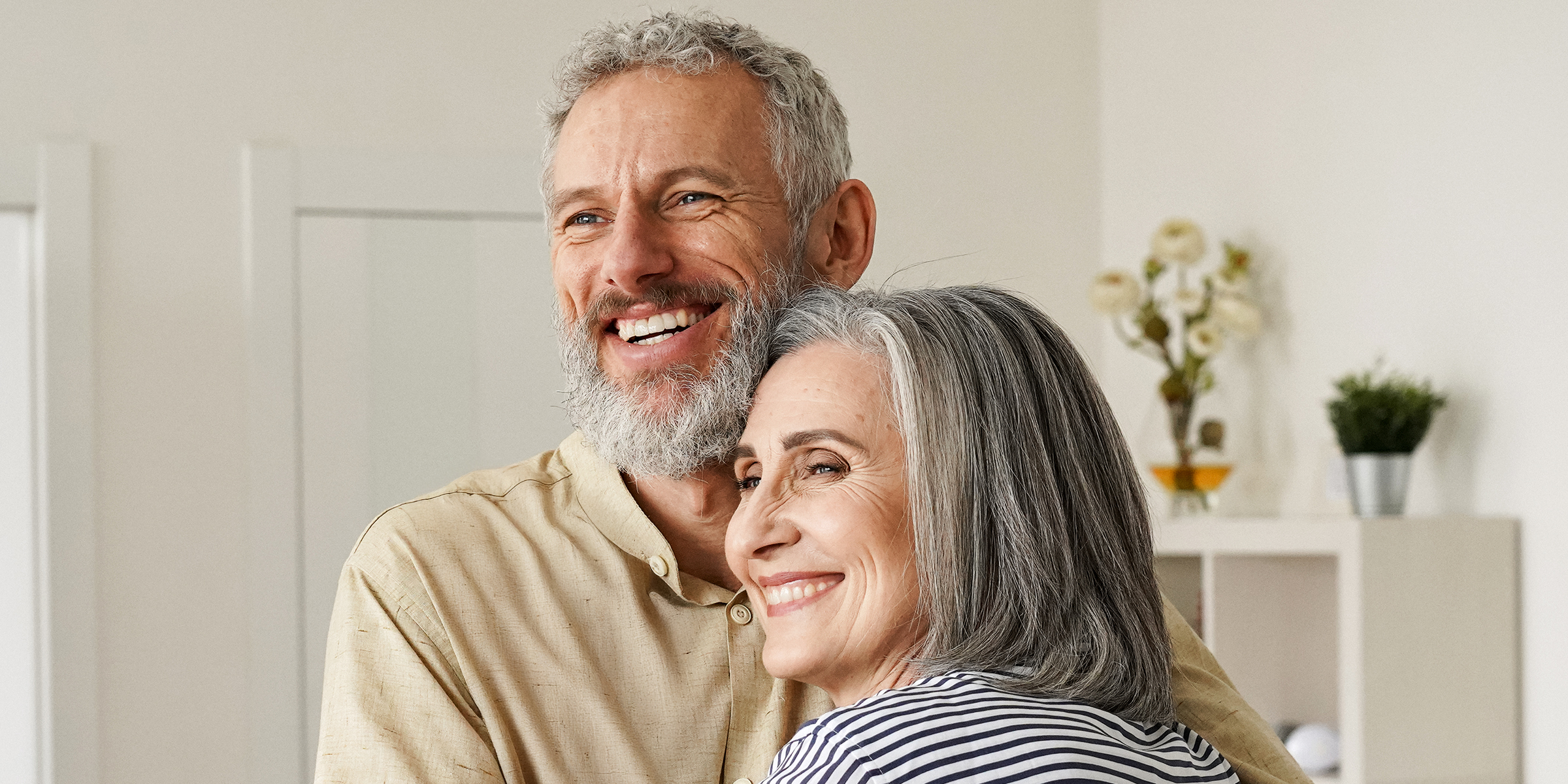 Un couple souriant | Source : Shutterstock