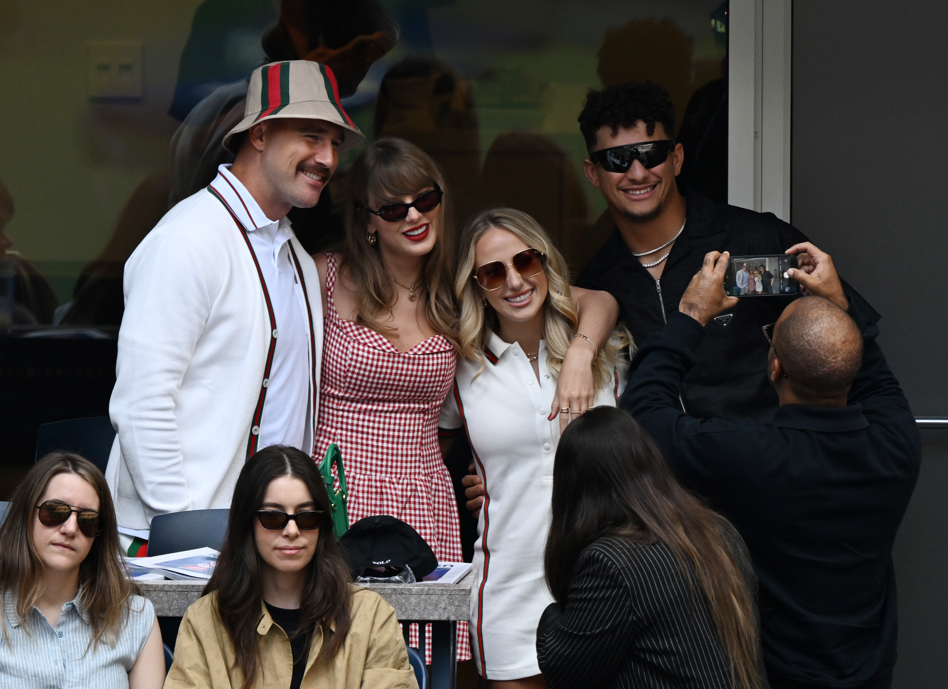 Travis Kelce et Taylor Swift avec Brittany et Patrick Mahomes. | Source : Getty Images