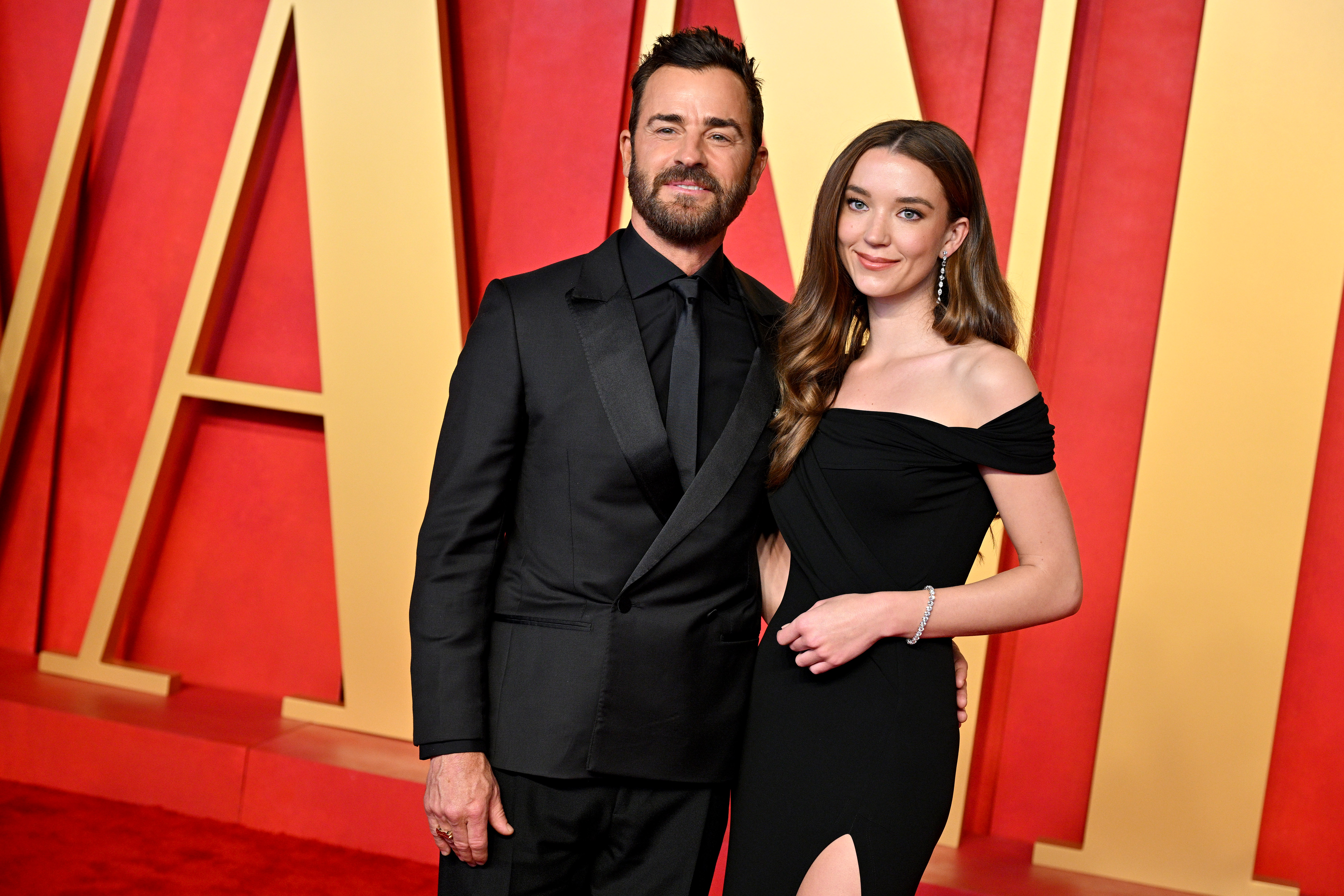 Nicole Brydon Bloom et Justin Theroux à la soirée des Oscars 2024 de Vanity Fair organisée par Radhika Jones au Wallis Annenberg Center for the Performing Arts le 10 mars 2024 | Source : Getty Images