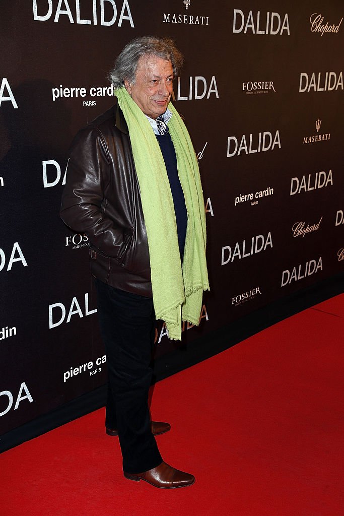 Hervé Vilard assiste à la première de "Dalida" à l'Olympia le 30 novembre 2016 à Paris, France. | Photo : Getty Images