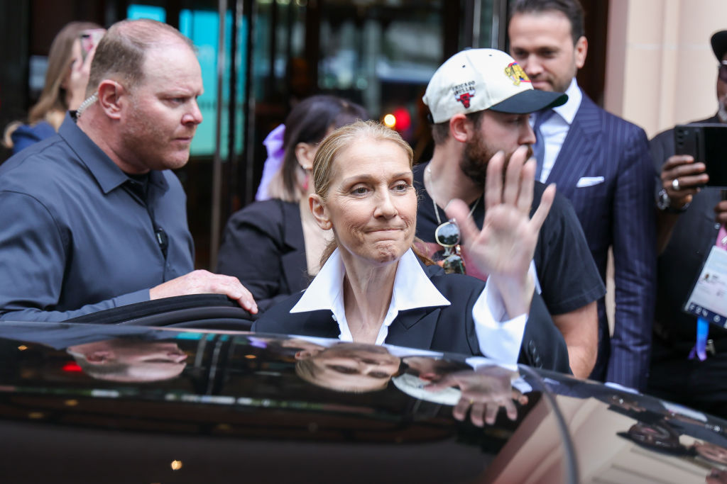 Céline Dion quitte un hôtel le 23 juillet 2024 à Paris, France. I Source : Getty Images