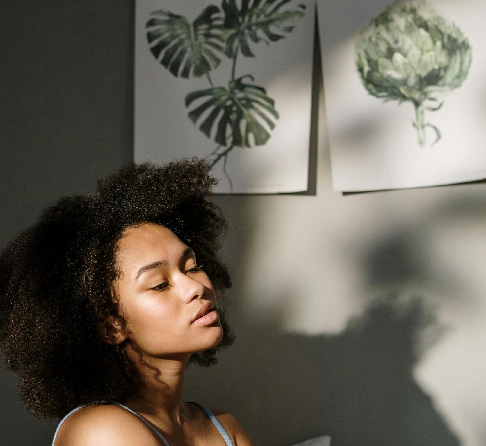 An extremely upset young woman | Source: Pexels