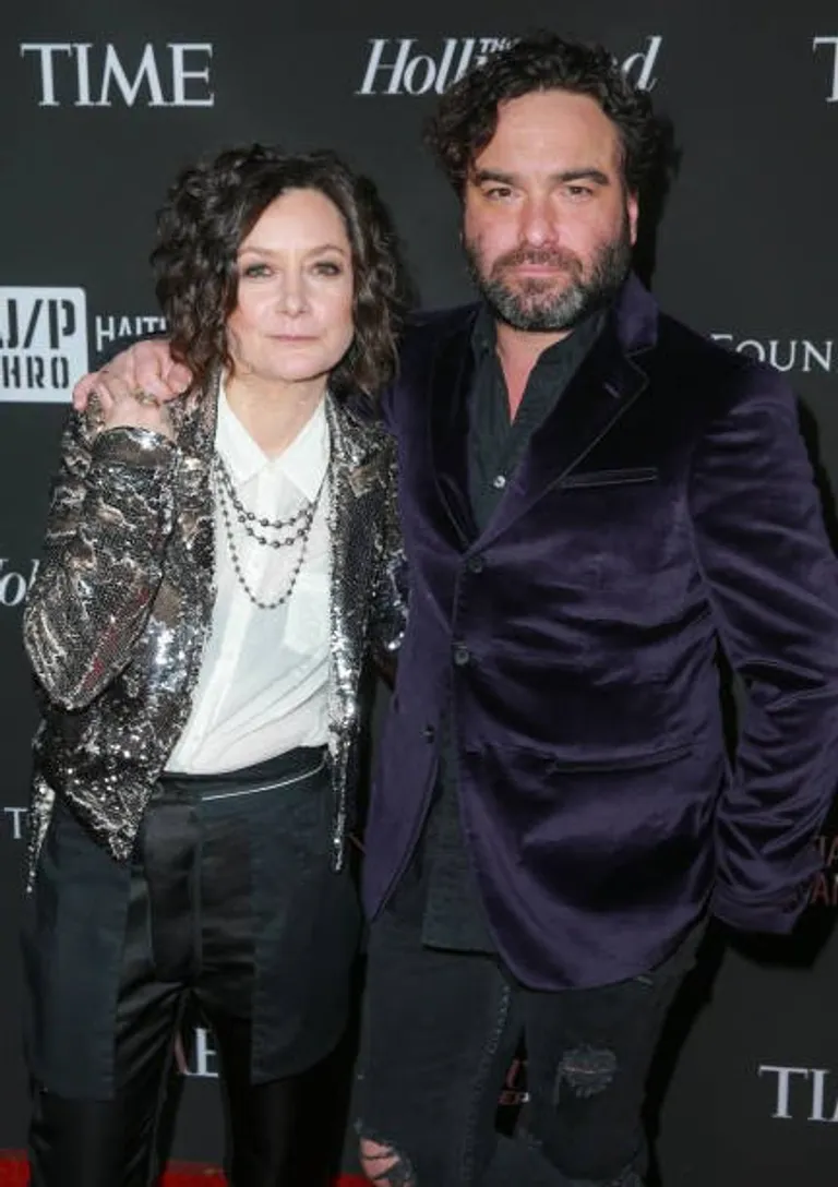 Sara Gilbert et Johnny Galecki assistent au gala Sean Penn J/P HRO au Wiltern Theatre le 05 janvier 2019 à Los Angeles, Californie | Source : Getty Images