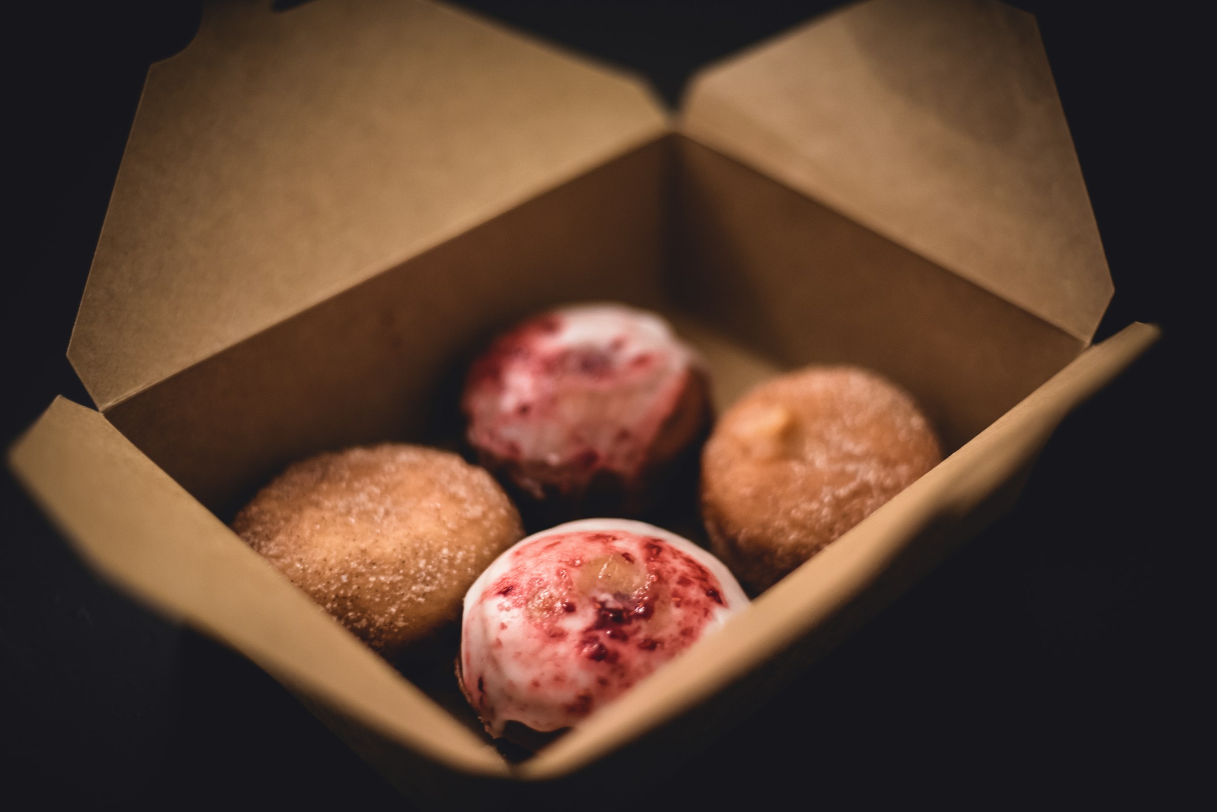 Desserts dans une boîte brune | Source : Pexels