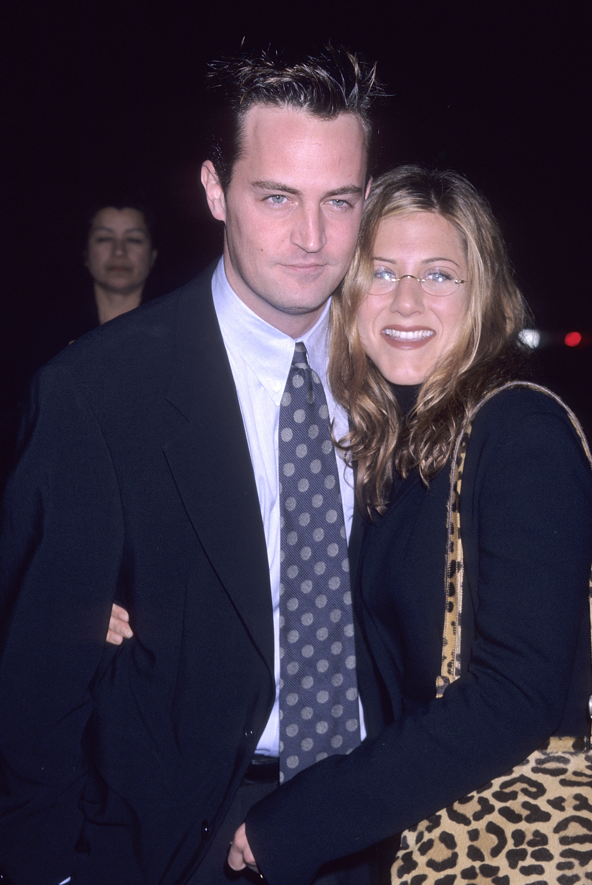Matthew Perry et Jennifer Aniston à la première de "Une fiancée pour deux" le 18 février 1998 à Westwood, Californie | Source : Getty Images