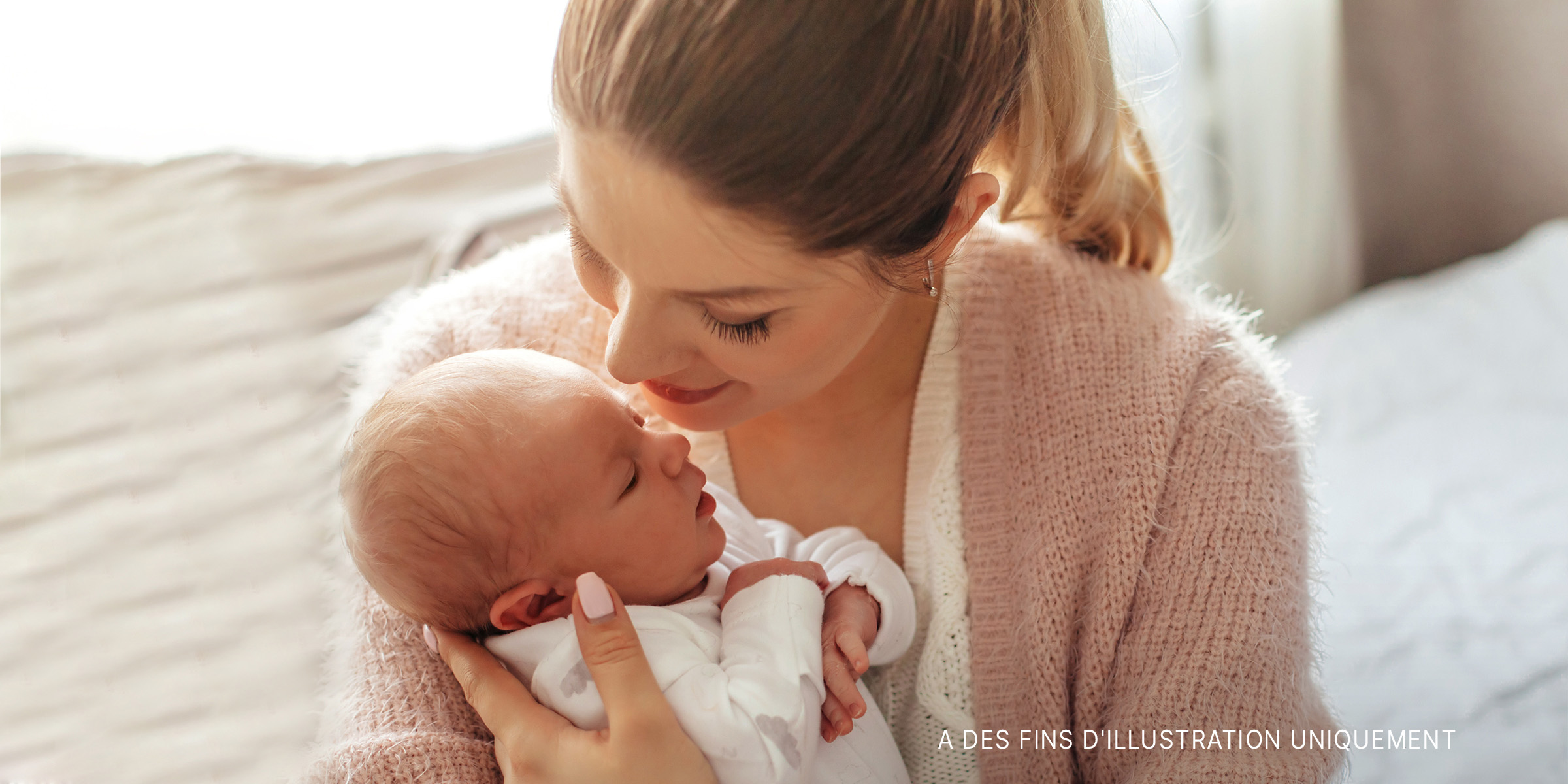 Une femme et son bébé | Source : Shutterstock