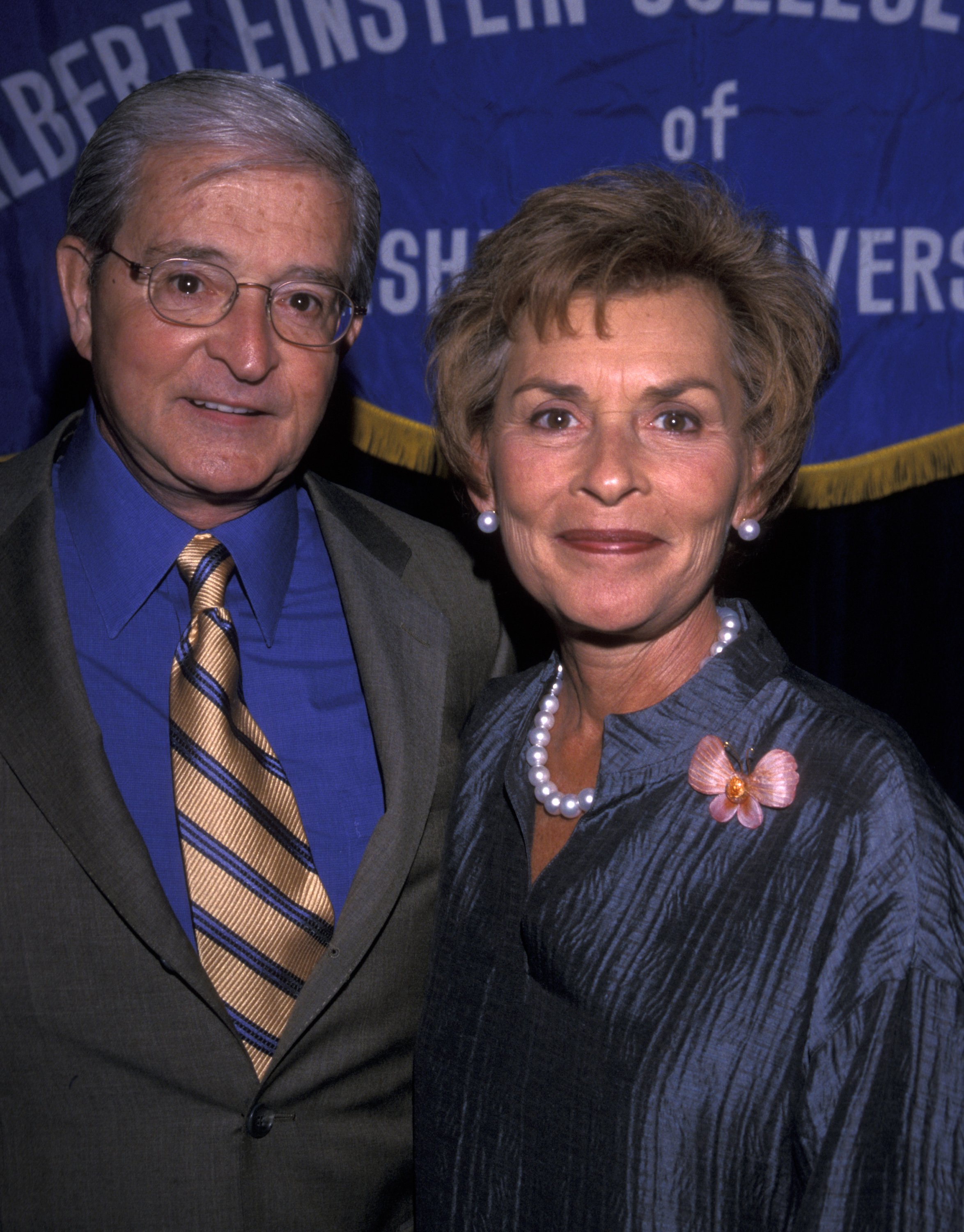 Jerry Sheindlin et Judy Sheindlin assistent au 46e déjeuner annuel Spirit of Achievement le 1er mai 2000 à l'hôtel Waldorf Astoria à New York. | Source : Getty Images