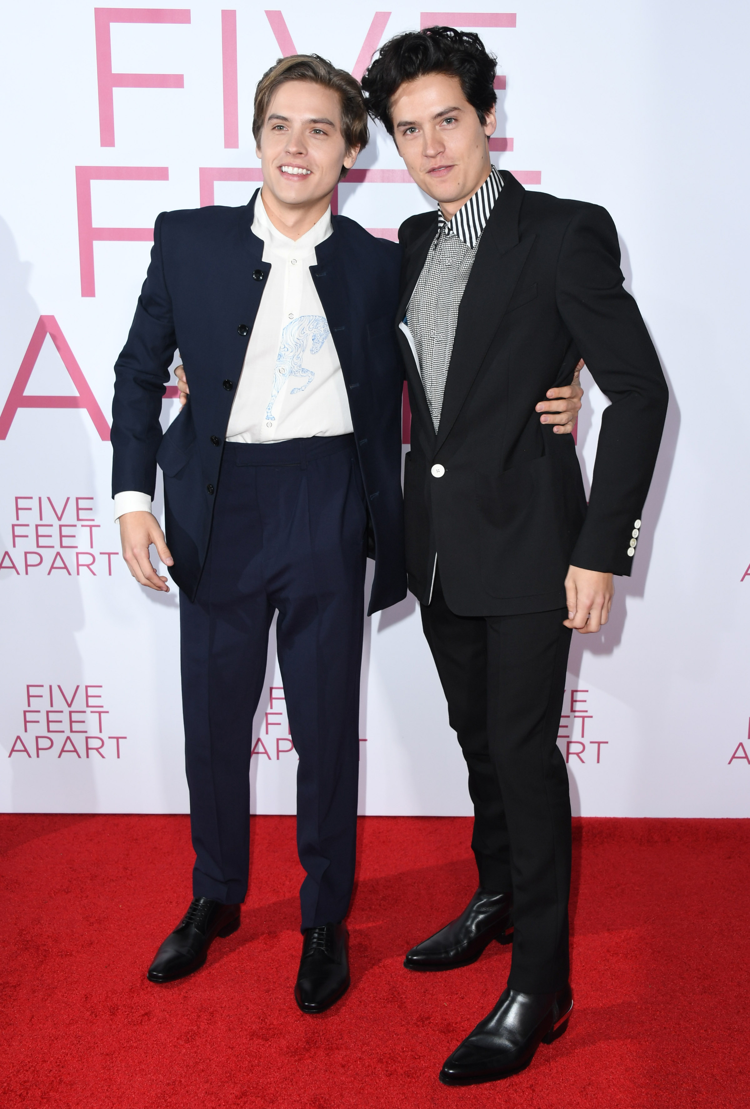 Cole et Dylan Sprouse lors de la première de "A cinq pieds de toi" le 7 mars 2019, à Los Angeles, en Californie. | Source : Getty Images