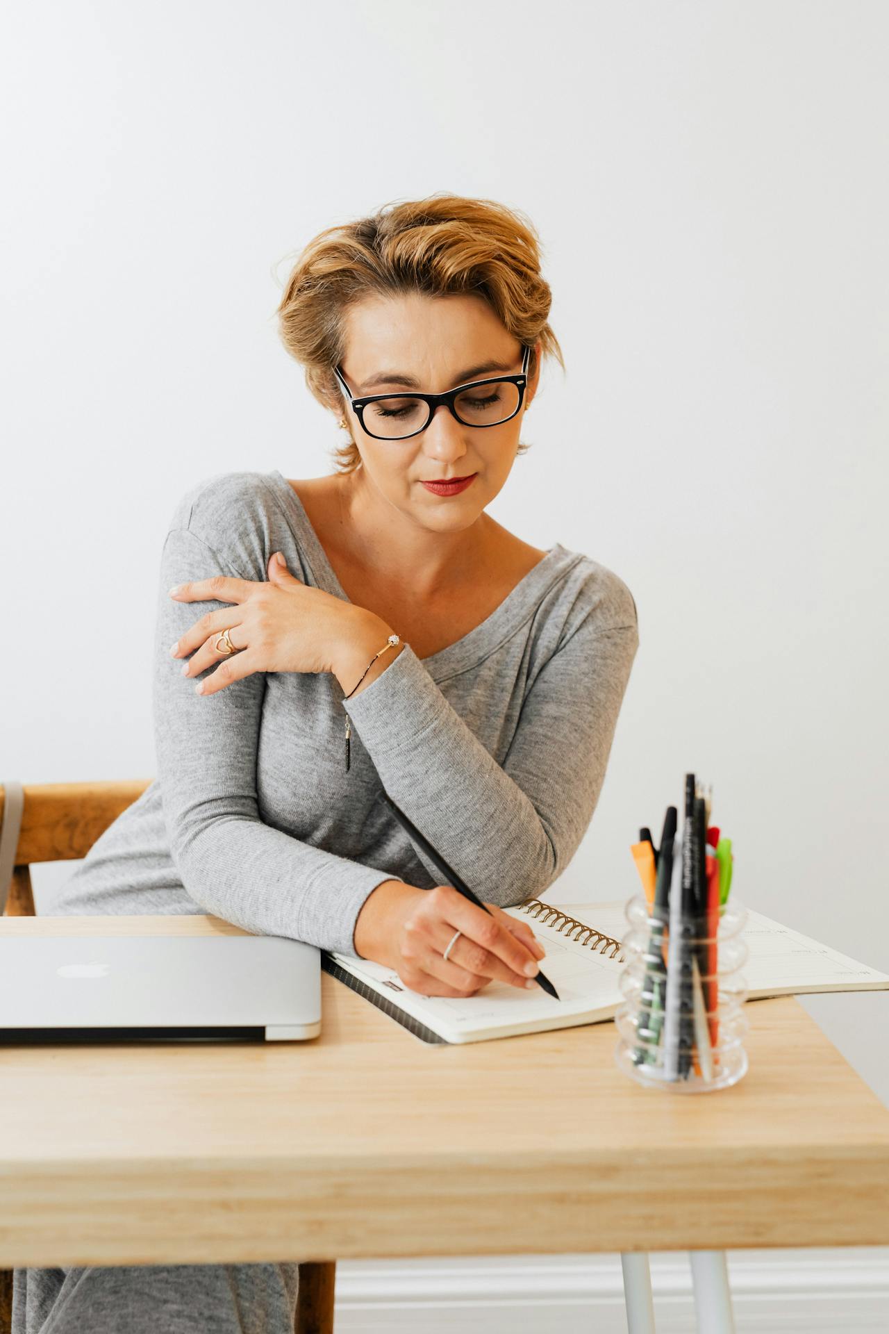 Une femme travaillant dans son bureau | Source : Pexels