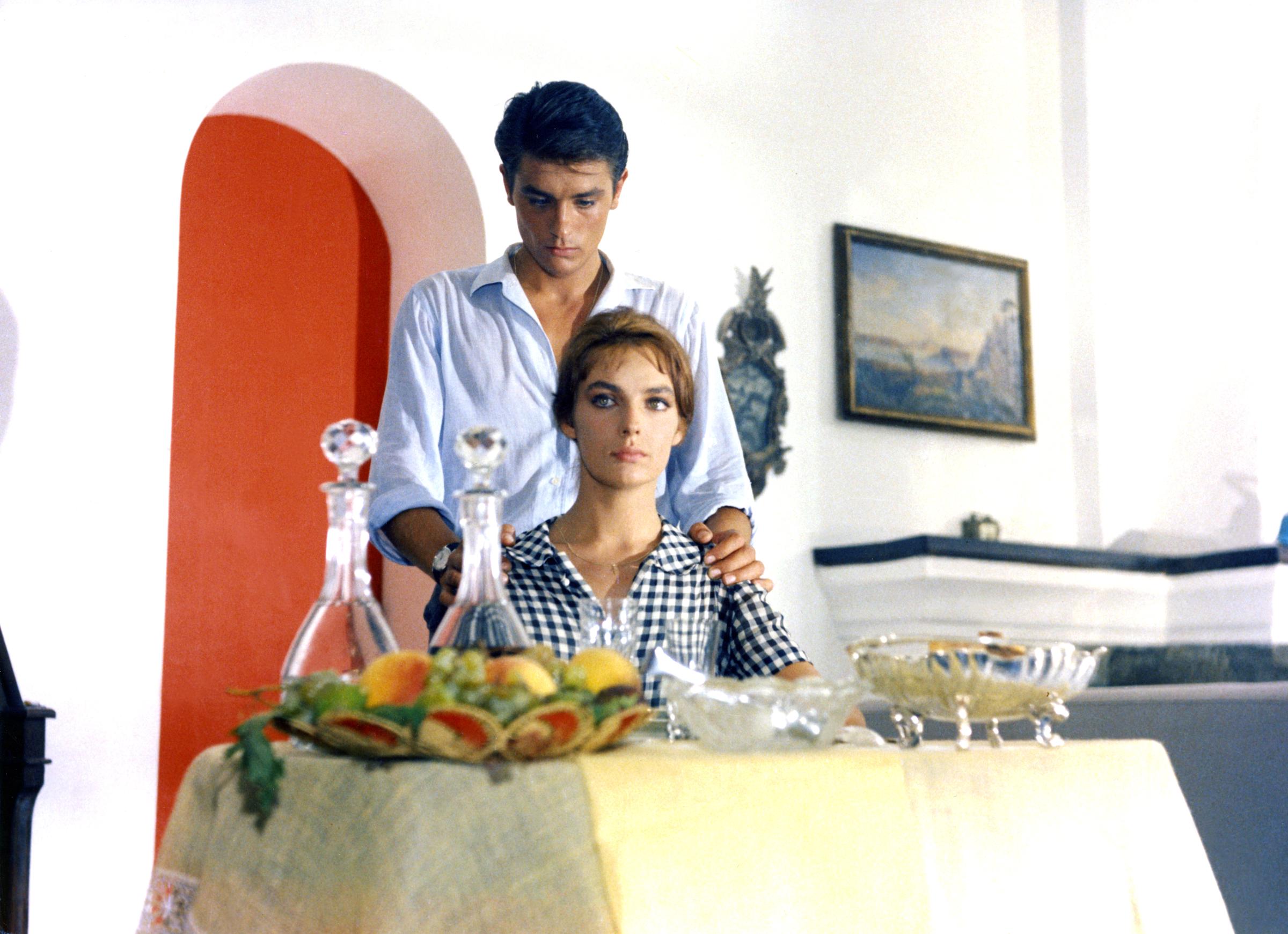 Alain Delon et Marie Laforêt sur le plateau de "Plein soleil", vers 1960. | Source : Getty Images