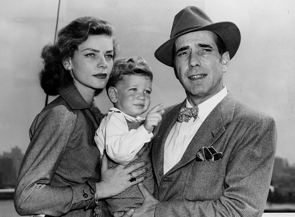 Photo de Humphrey Bogart, de sa femme Lauren Bacall et de son fils Stephen | Photo : Getty Images