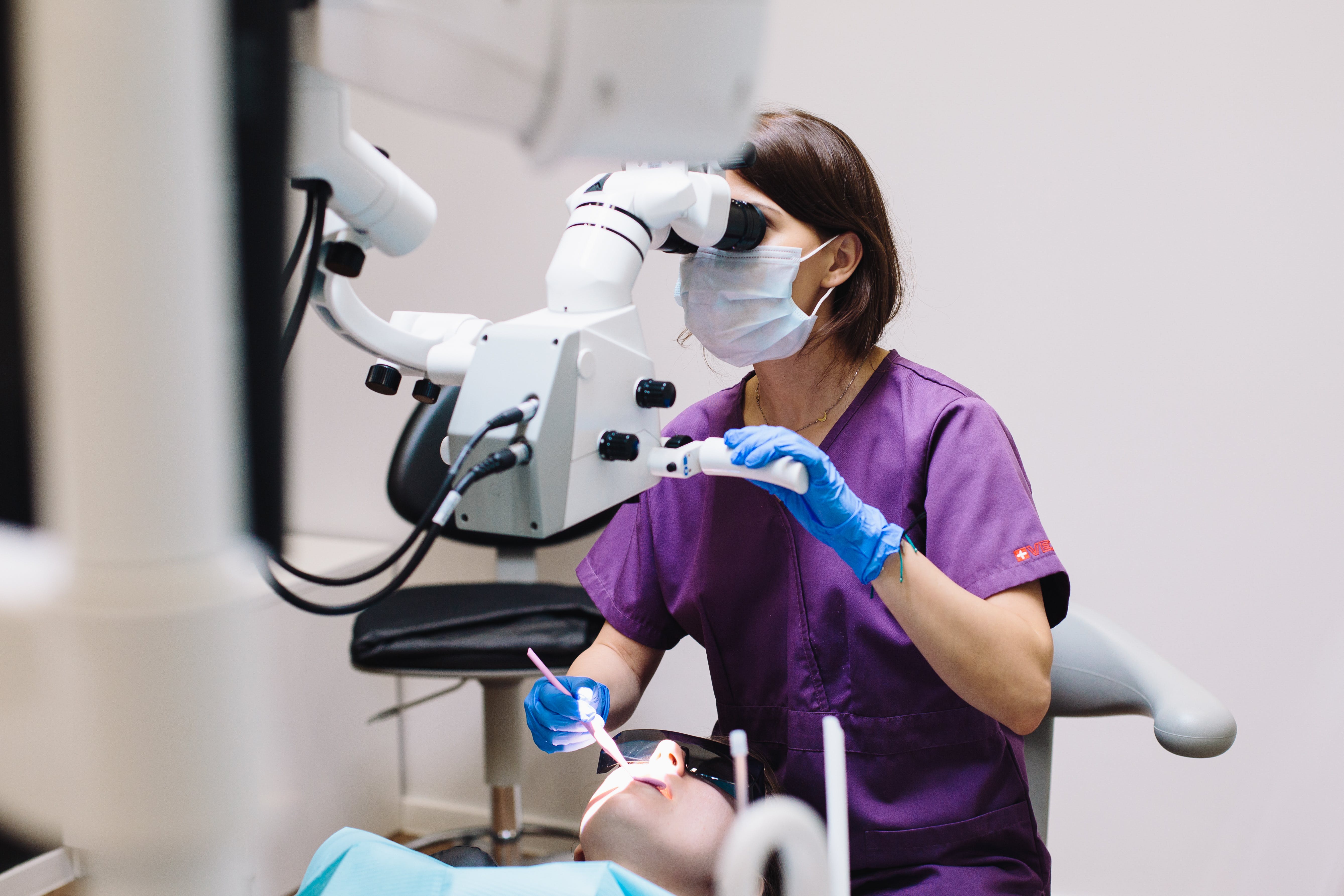 Dentiste examinant un patient. | Source : Pexels
