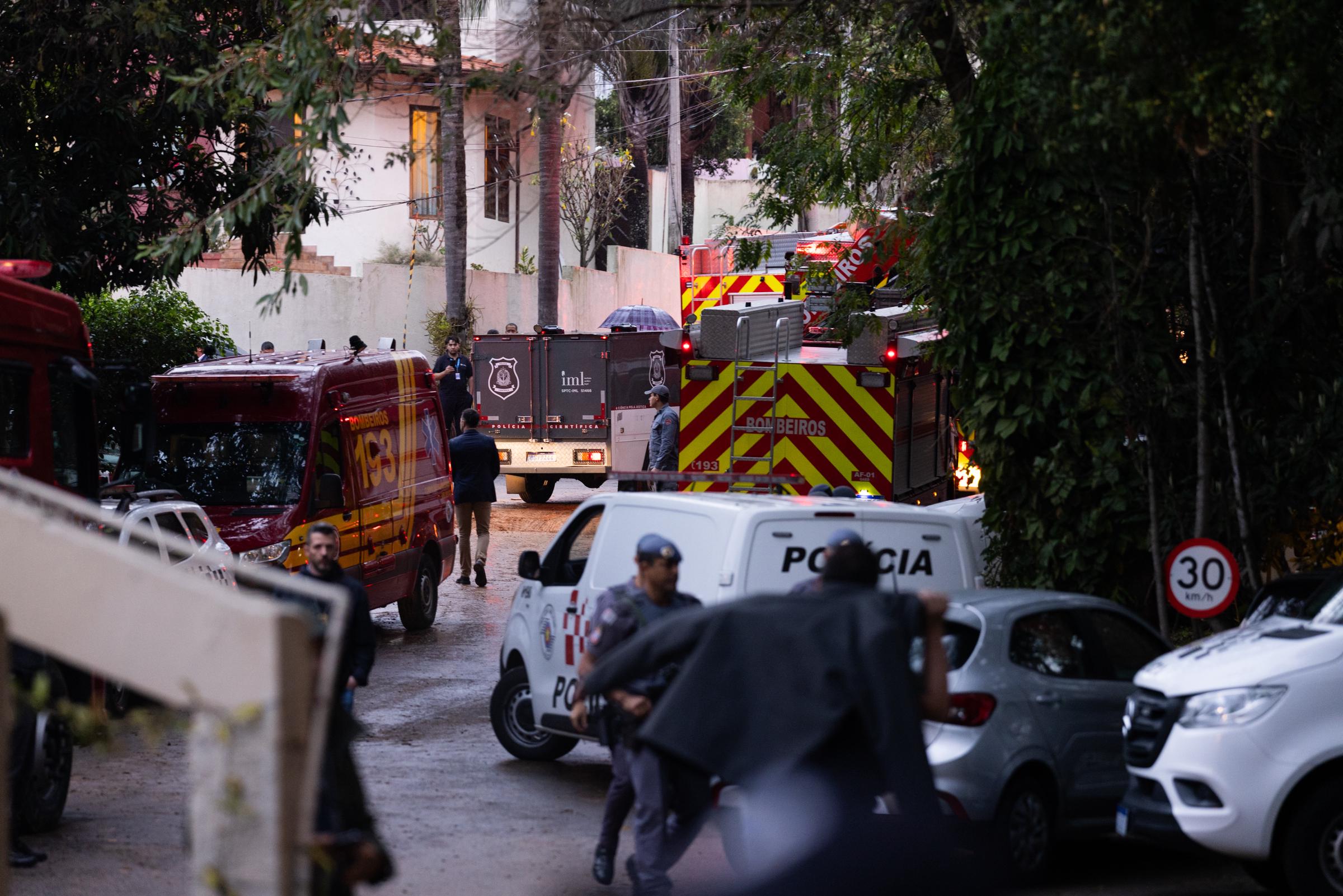 Des mesures de sécurité ont été prises après qu'un avion commercial transportant des passagers s'est écrasé dans une zone résidentielle de l'État brésilien de São Paulo, le 8 août 2024 | Source : Getty Images