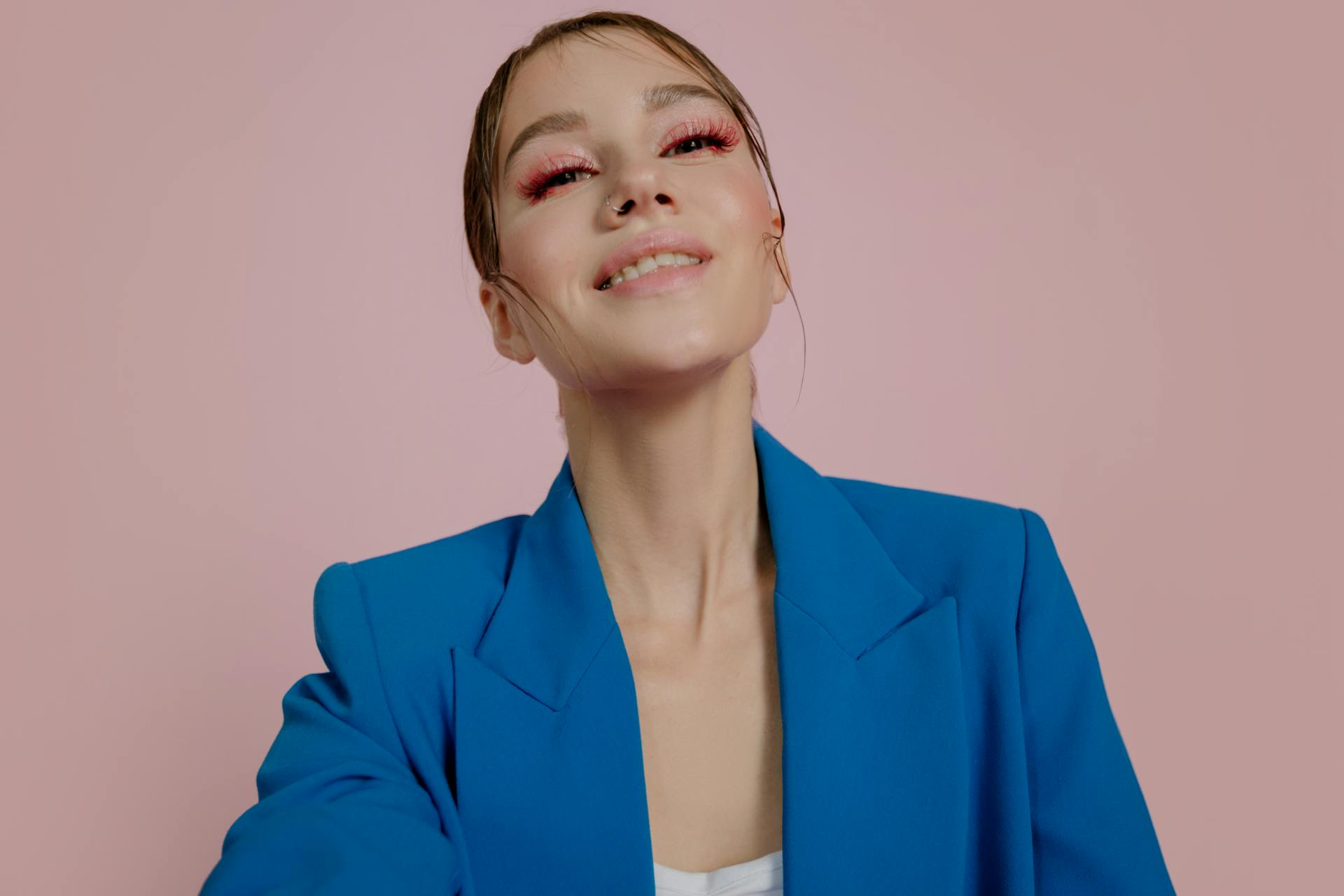 Une femme qui sourit | Source : Pexels