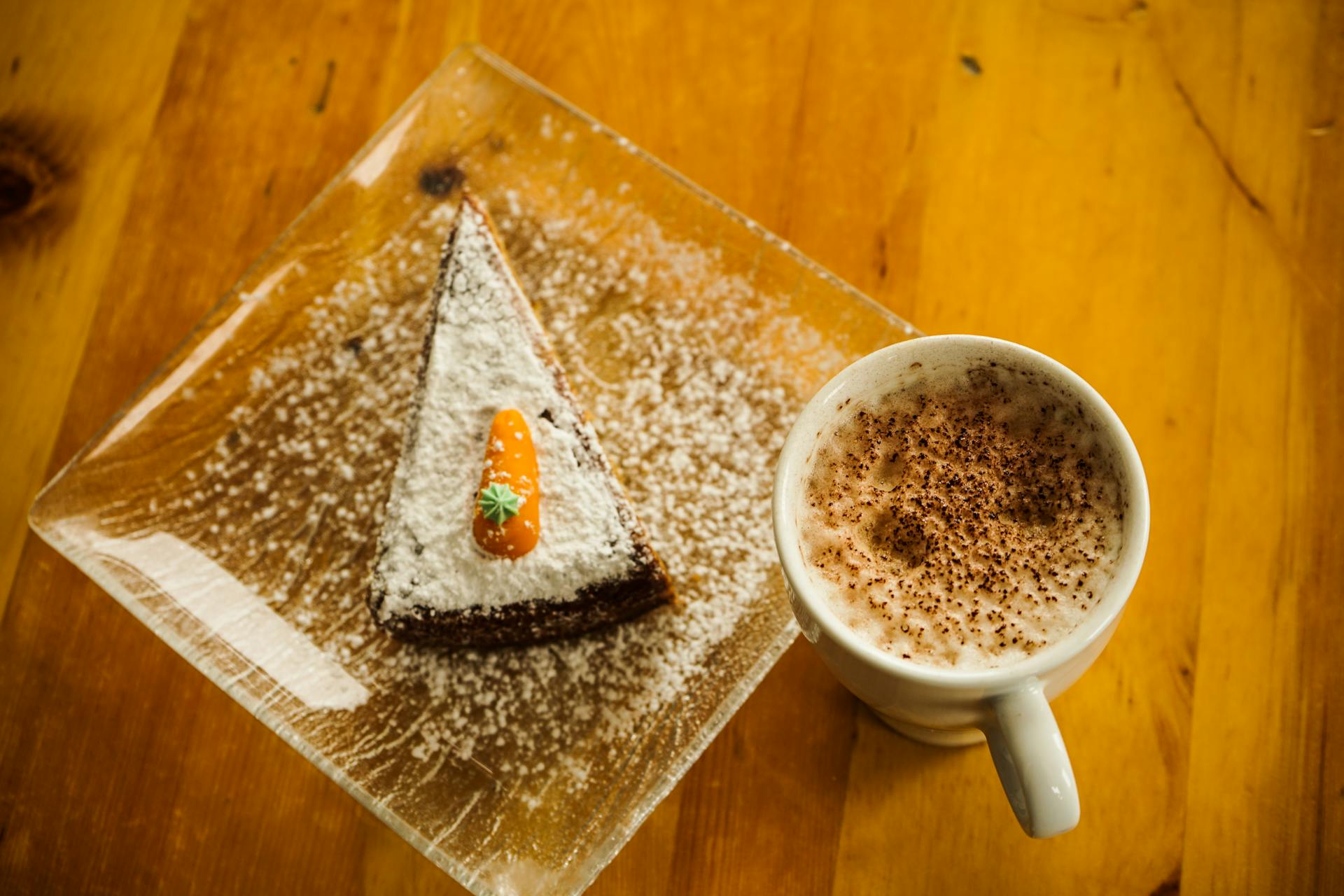 Une tranche de gâteau et une tasse de café | Source : Pexels