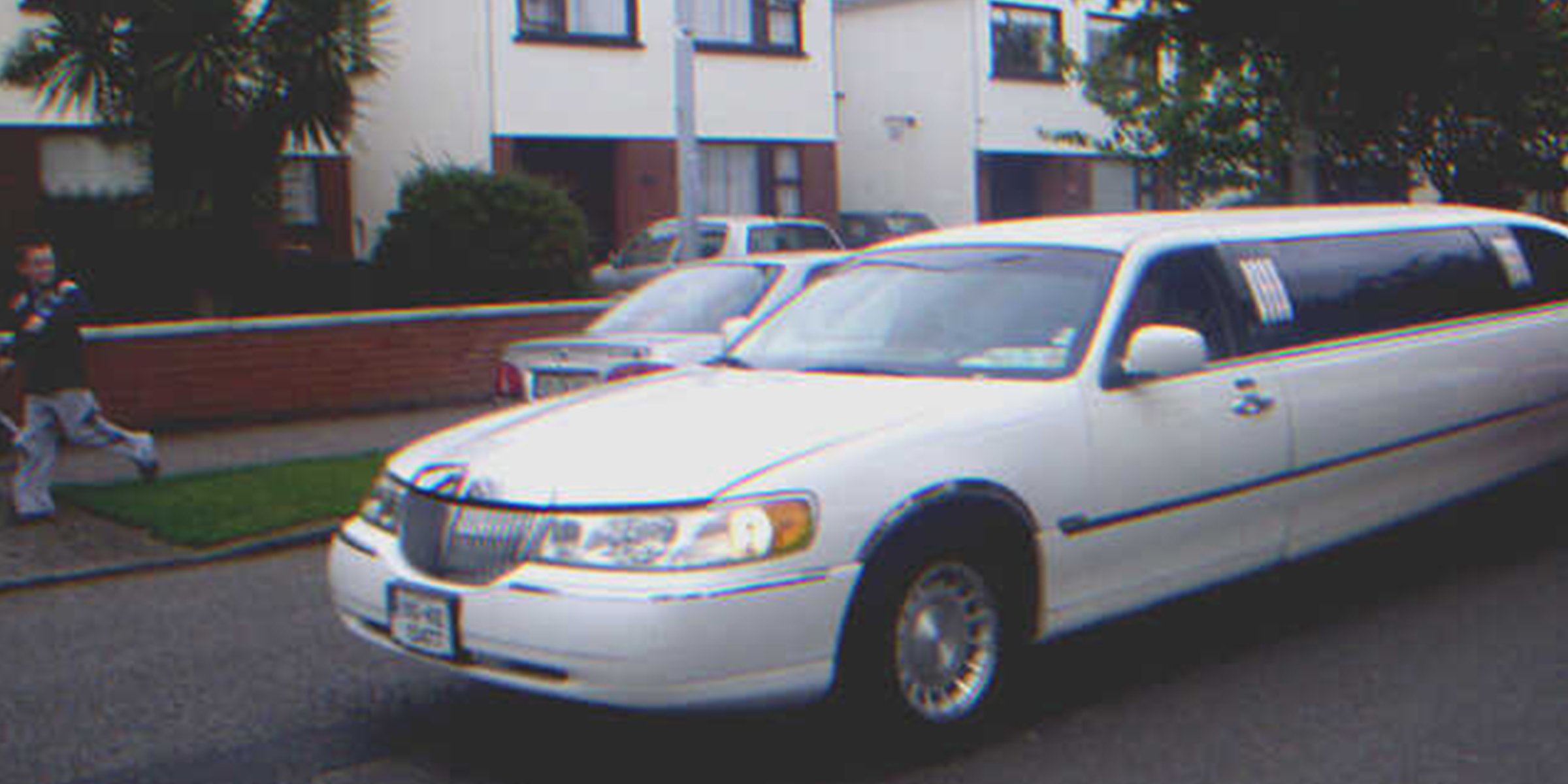 Une limousine blanche dans la rue | Source : Flickr/Brian O'Donovan (CC BY 2.0)