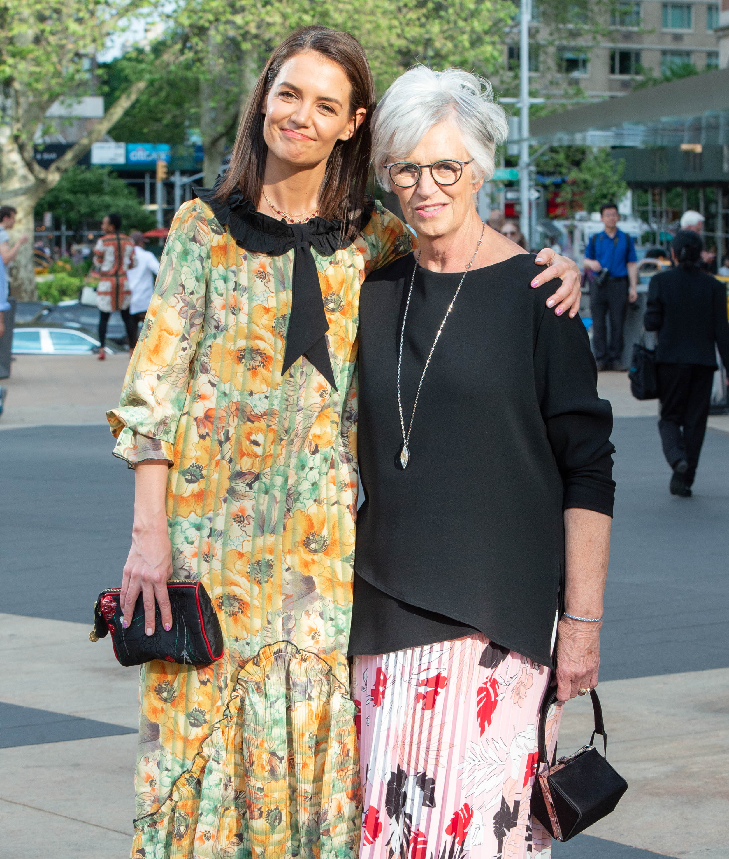 Katie Holmes et sa mère, Kathleen Holmes, au gala de printemps 2019 du Metropolitan Opera House à New York le 20 mai 2019 | Source : Getty Images