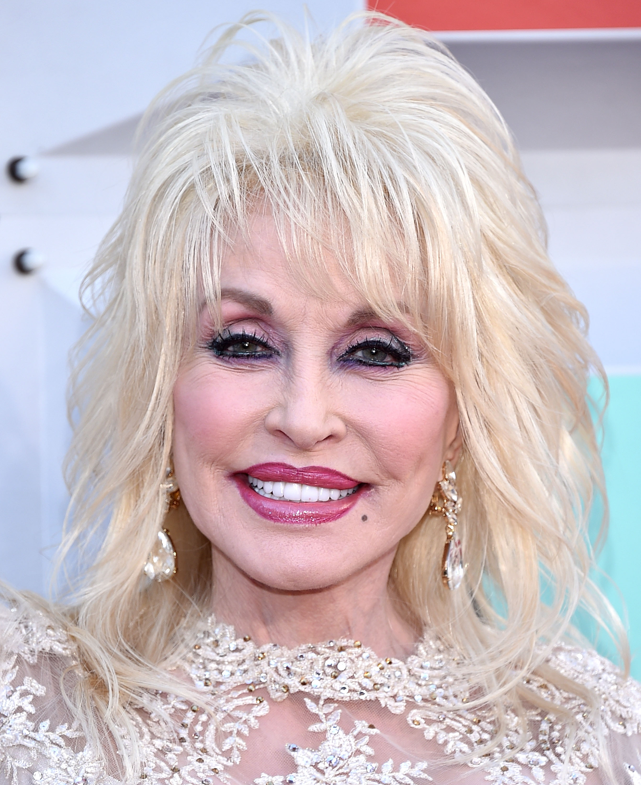 Dolly Parton assiste à la 51e cérémonie des Academy of Country Music Awards à Las Vegas, dans le Nevada, le 3 avril 2016. | Source : Getty Images