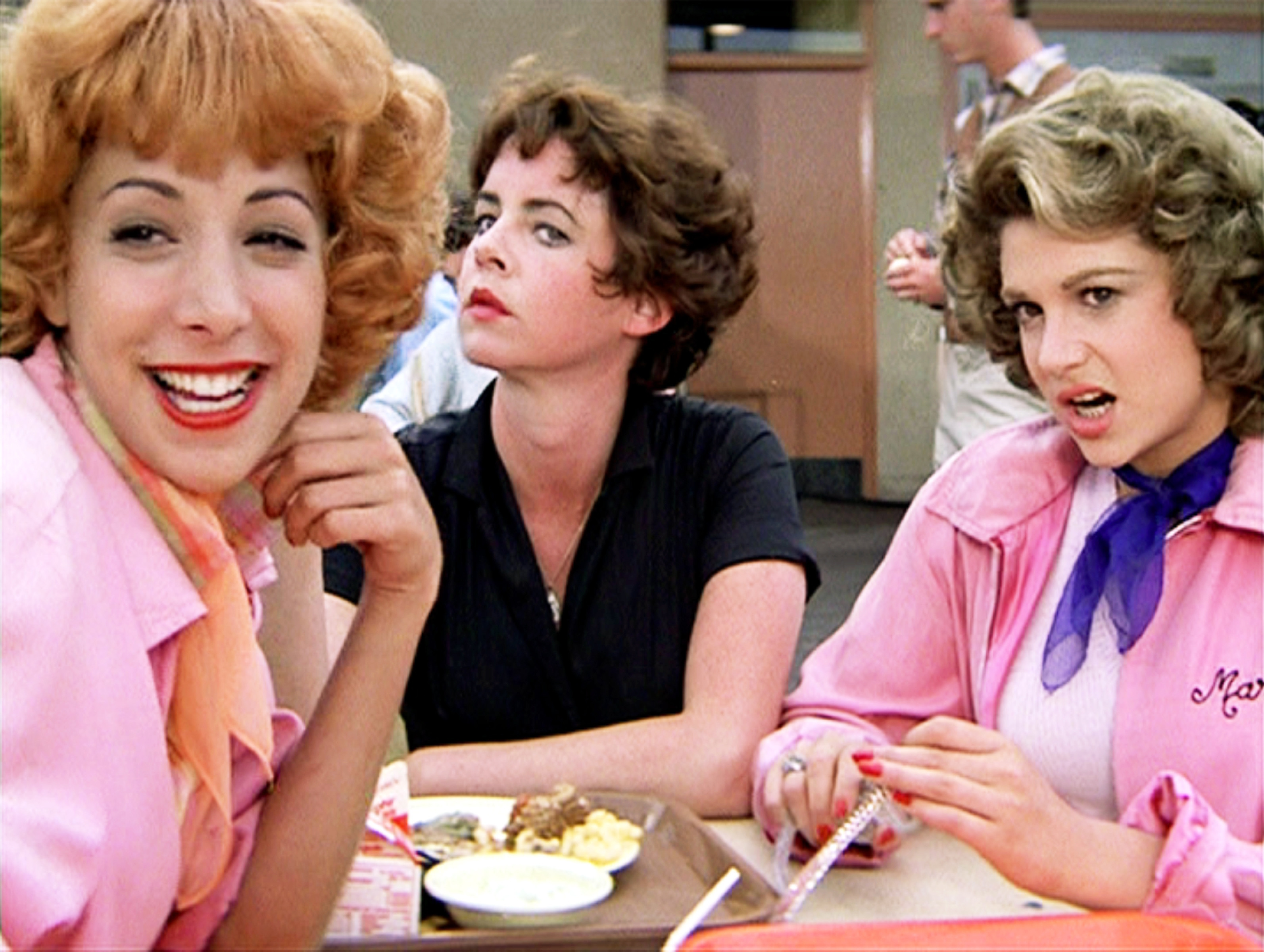 Didi Conn dans le rôle de Frenchy, Stockard Channing dans celui de Betty Rizzo, et Dinah Manoff dans celui de Marty Maraschino dans "Grease" le 16 juin 1978 | Source : Getty Images