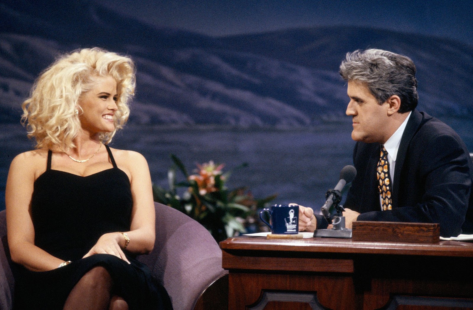 Anna Nicole Smith à l'émission "The Tonight Show with Jay Leno" en 1992. | Source : Getty Images