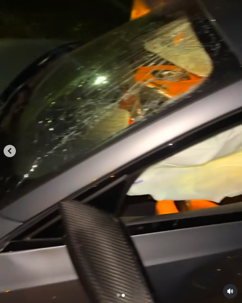 Le pare-brise brisé de Marquay Collins après l'accident de voiture. | Source : Instagram/marquaythegoat