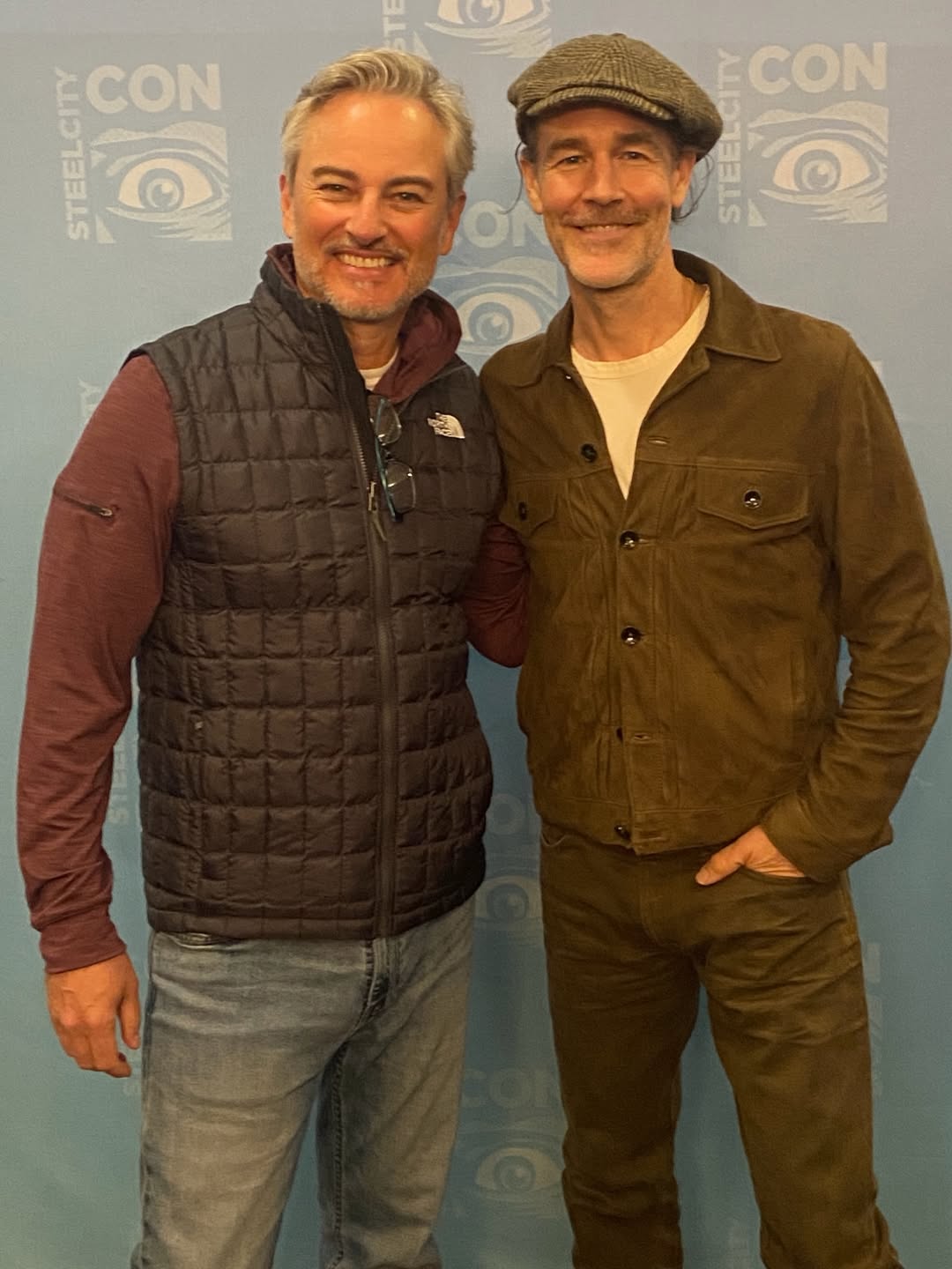 Kerr Smith pose avec James Van Der Beek, comme publié le 12 février 2026 | Source : Instagram/actorkerrsmith