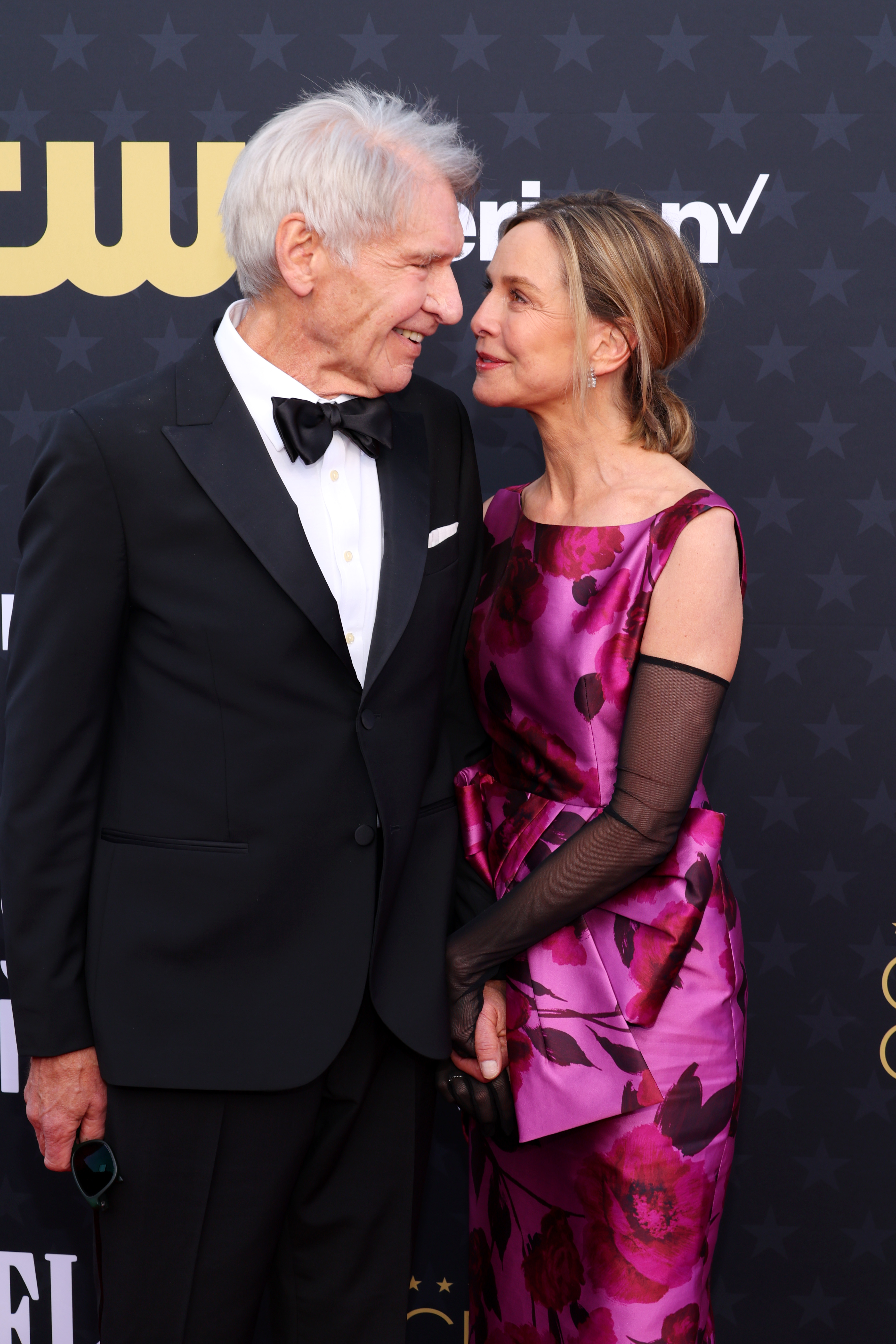Harrison Ford et Calista Flockhart lors de la 29e édition des Critics Choice Awards au Barker Hangar, le 14 janvier 2024, à Santa Monica, en Californie. | Source : Getty Images