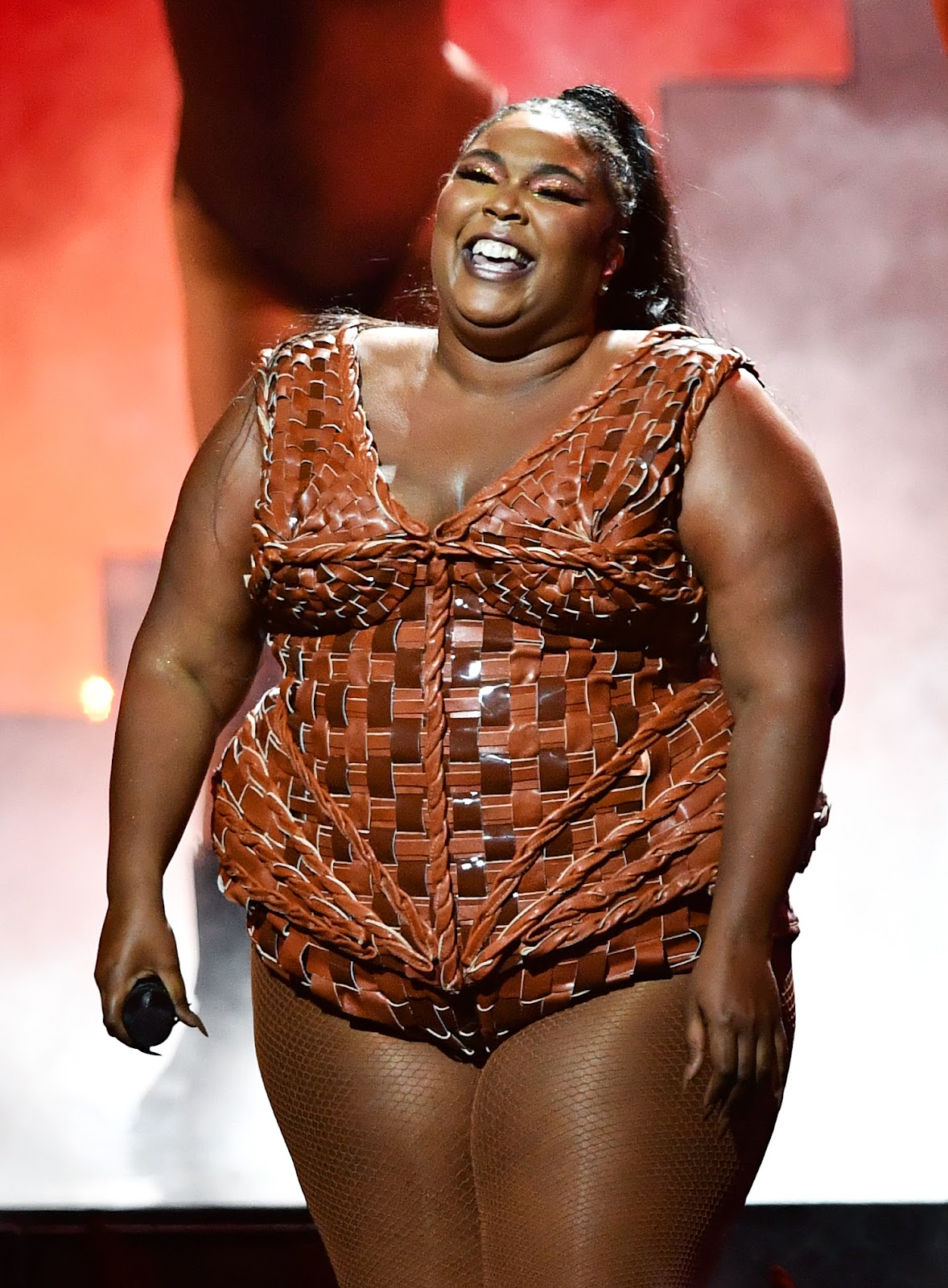 Lizzo se produit pendant les Brit Awards, le 18 février 2020, à Londres, en Angleterre. | Source : Getty Images