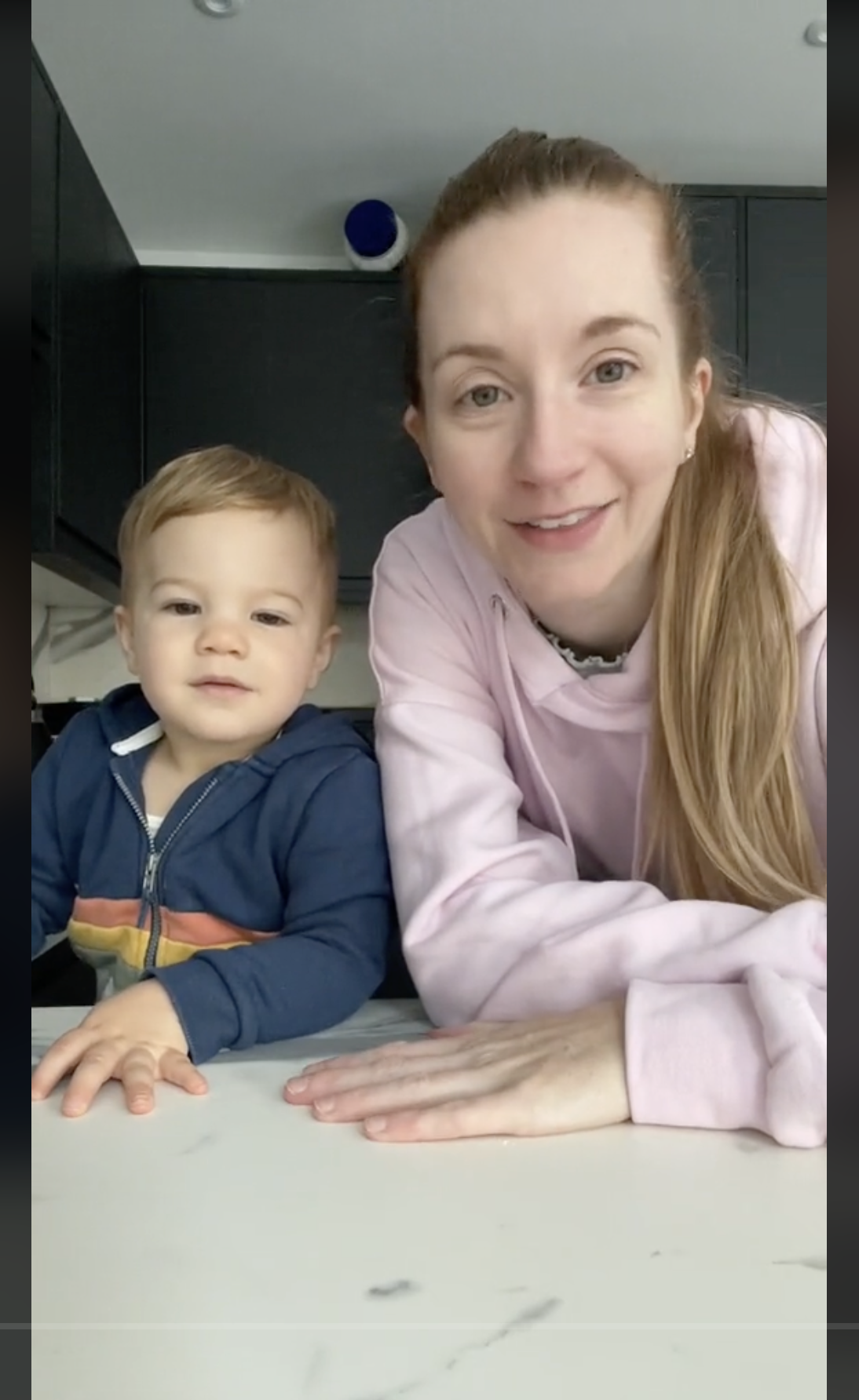 Samantha Mary avec son fils Jack, comme on le voit dans une vidéo datée du 3 novembre 2023 | Source : TikTok/samanthamary1989