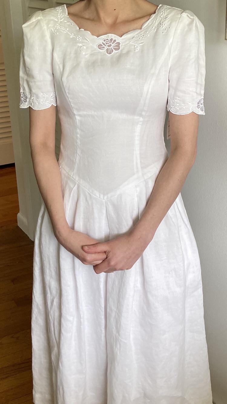 La robe de mariée d'une utilisatrice de Reddit téléchargée sur la plateforme le 7 juillet 2021 | Source : Reddit/ThriftStoreHauls